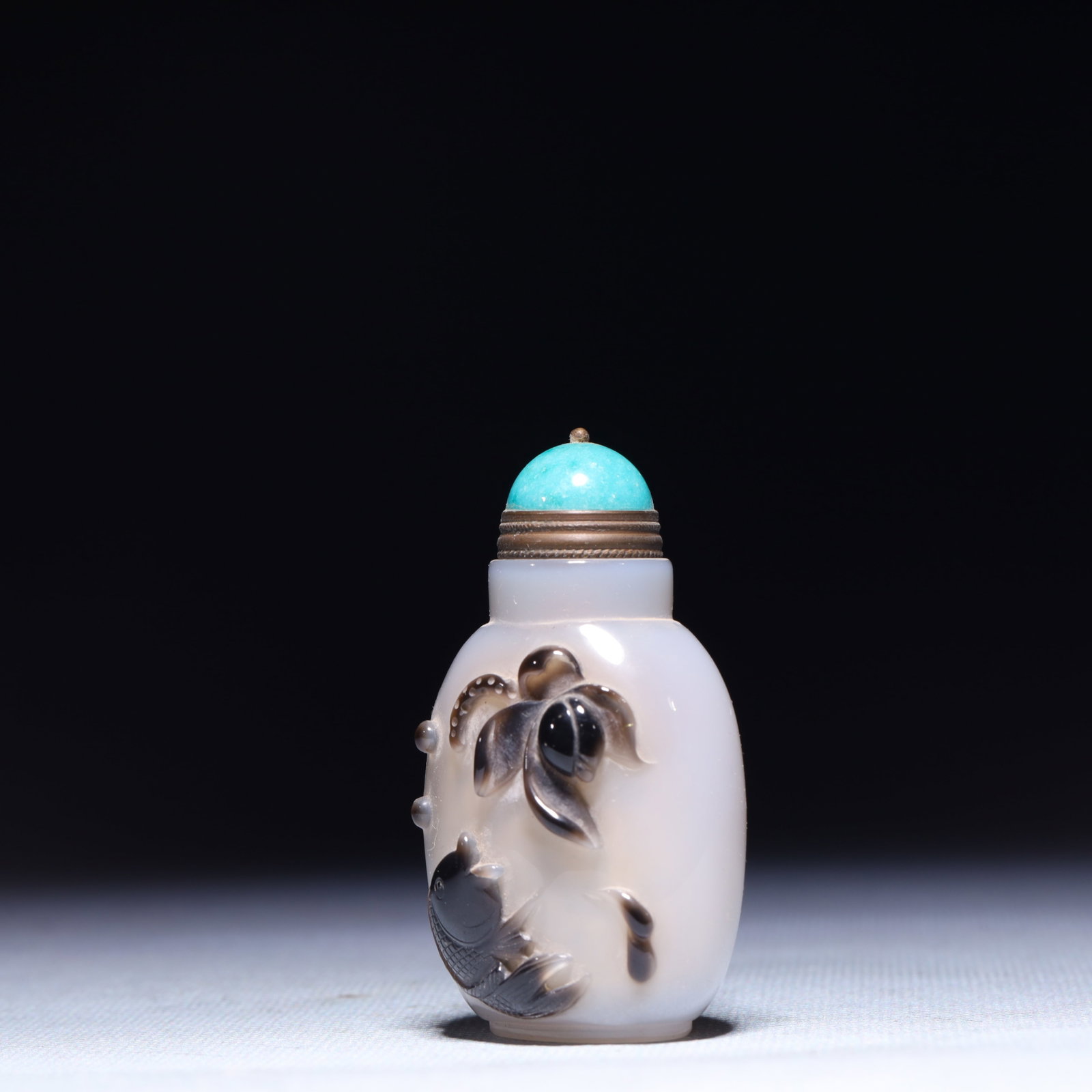 An Exquisite Agate Lotus Fish Pattern Vase - 2