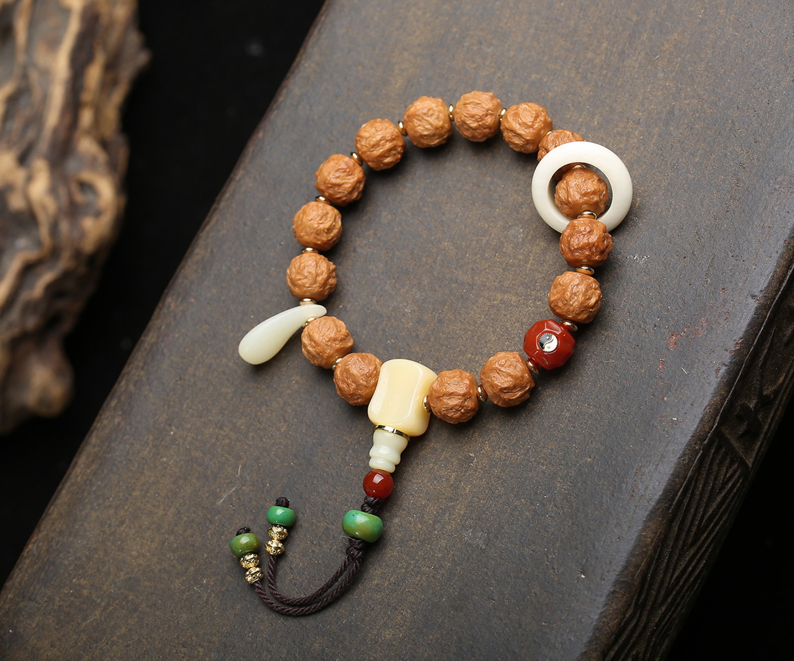 An Exquisite Walnut Bracelets - 4