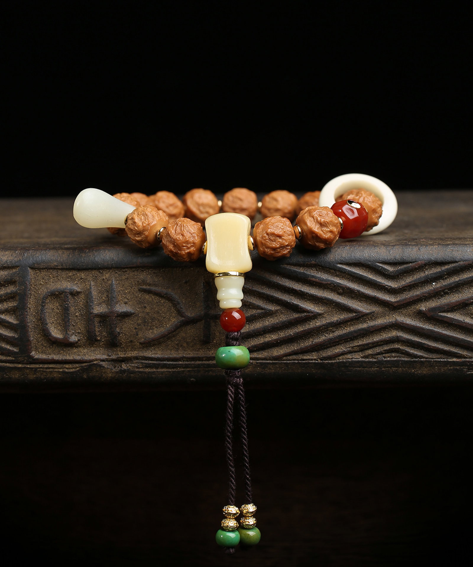An Exquisite Walnut Bracelets - 6