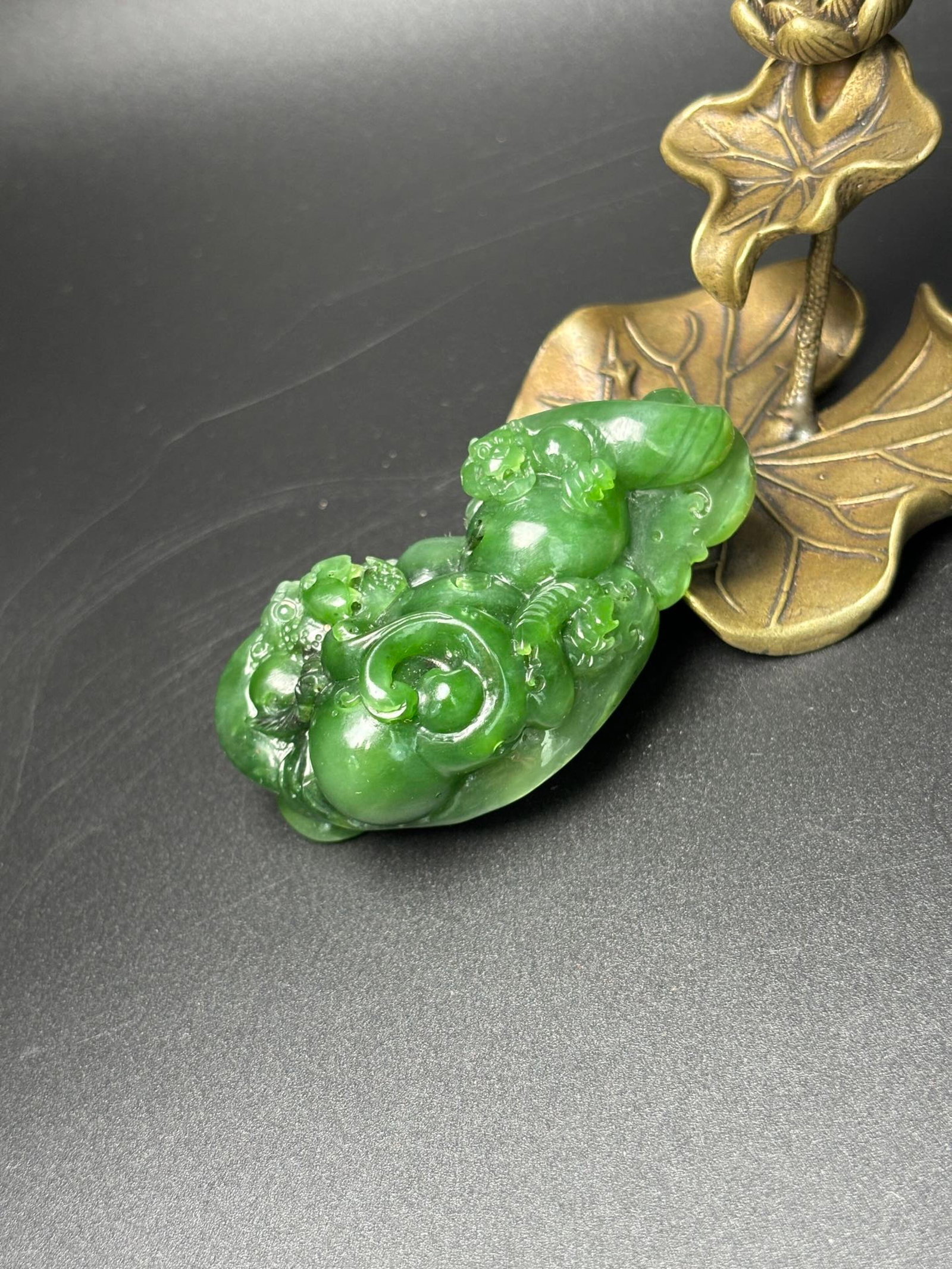 An Exquisite Jasper Dragon Pattern Hand Piece - 4