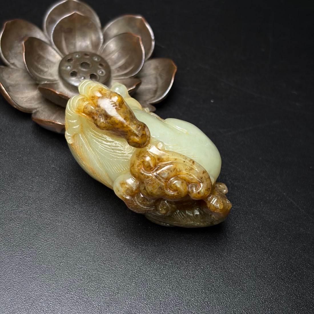 An Exquisite White Jade Sheep Hand Piece - 5