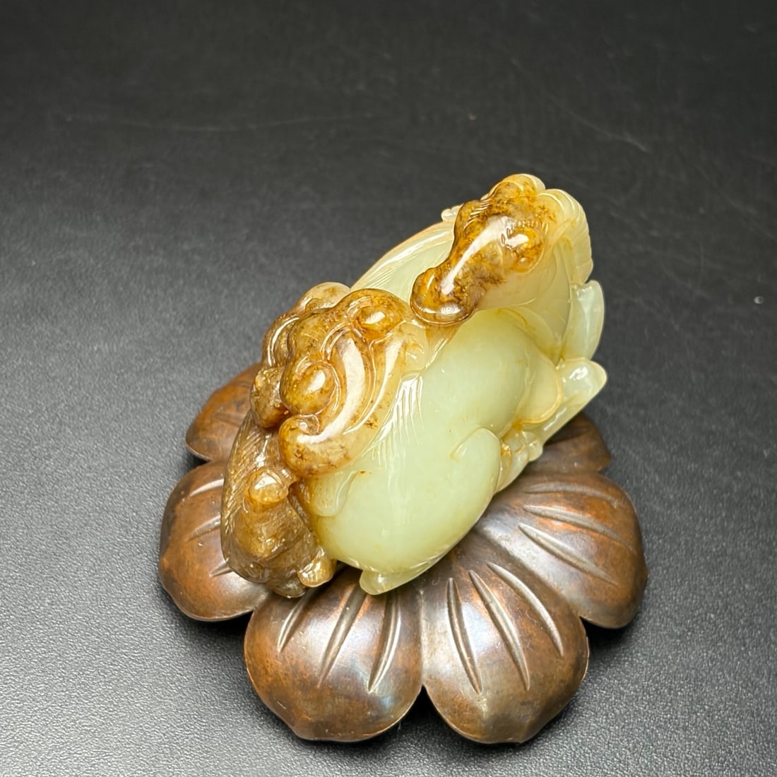An Exquisite White Jade Sheep Hand Piece - 7
