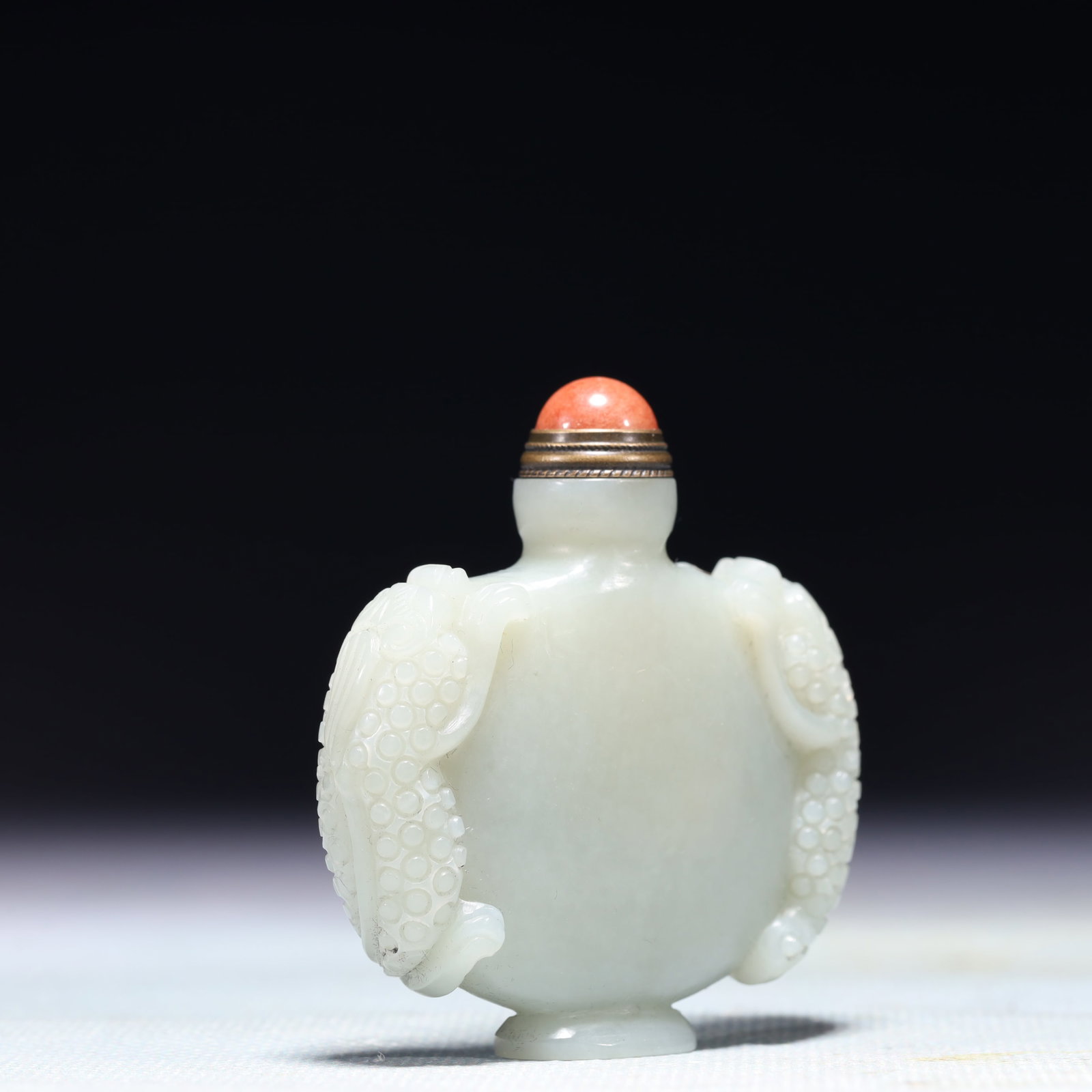 An Exquisite White Jade Beast Pattern Snuff Bottle - 3