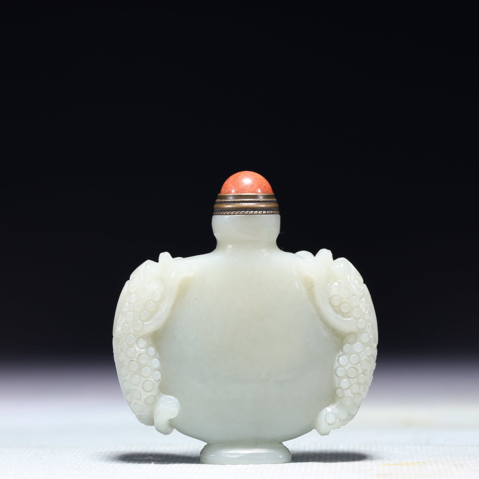 An Exquisite White Jade Beast Pattern Snuff Bottle - 4
