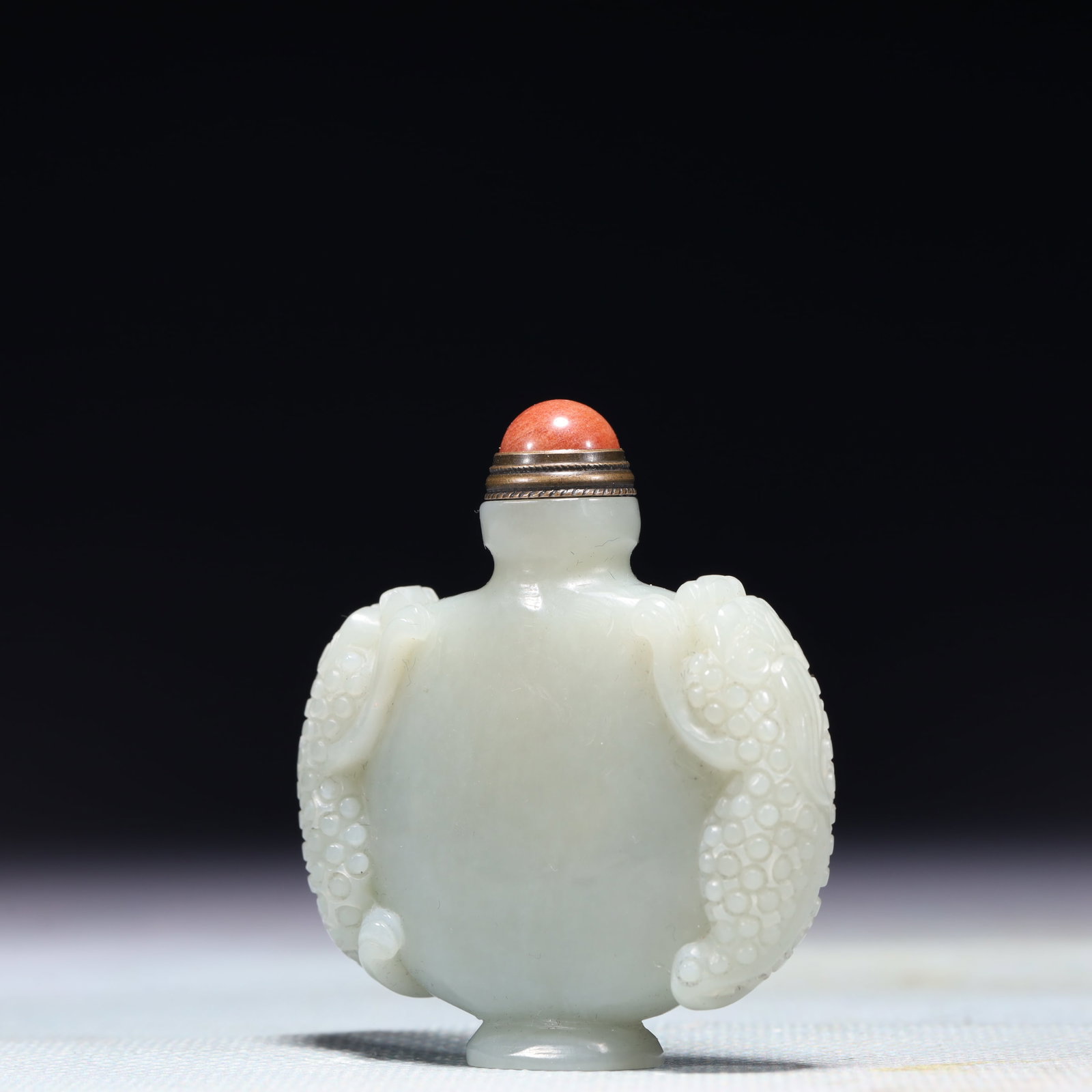 An Exquisite White Jade Beast Pattern Snuff Bottle - 5