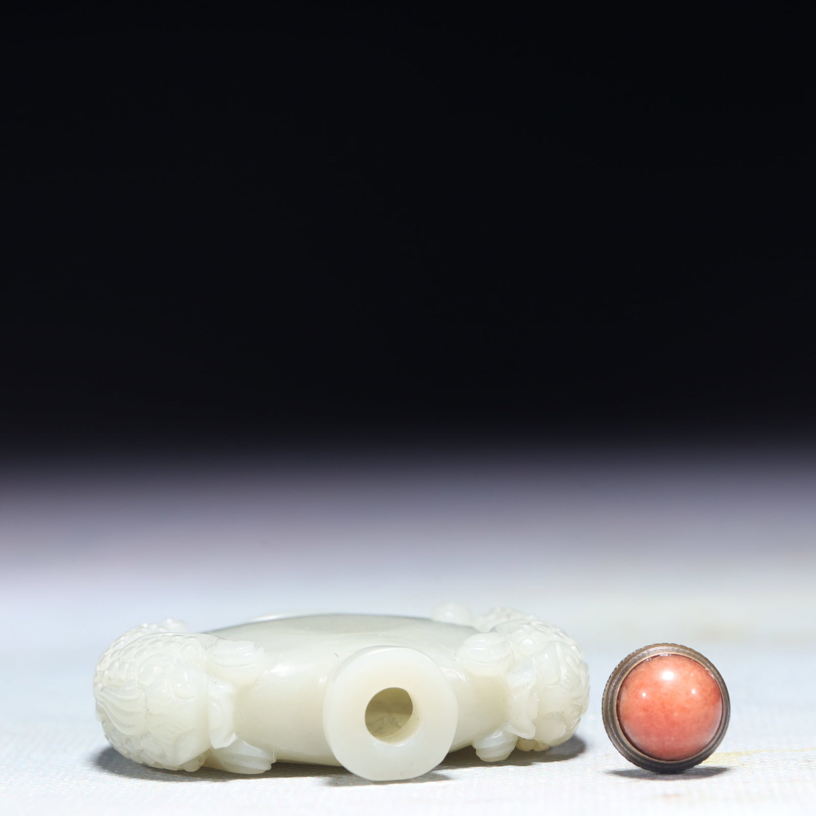 An Exquisite White Jade Beast Pattern Snuff Bottle - 6