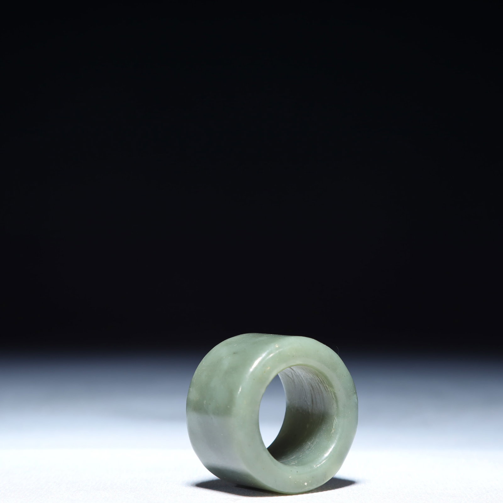 An Exquisite Green Jade Thumb Ring - 4