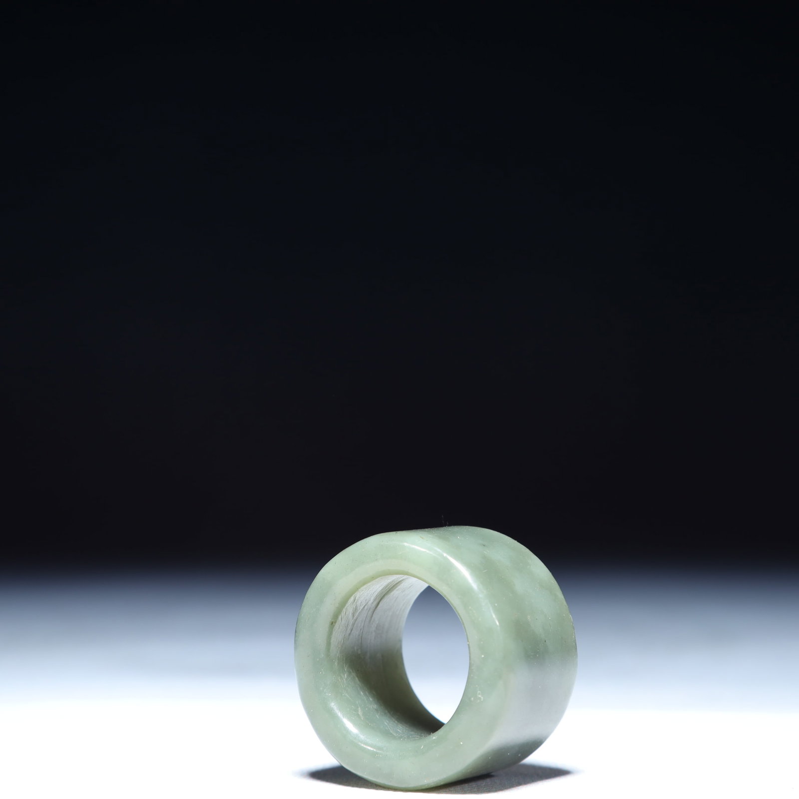An Exquisite Green Jade Thumb Ring - 5