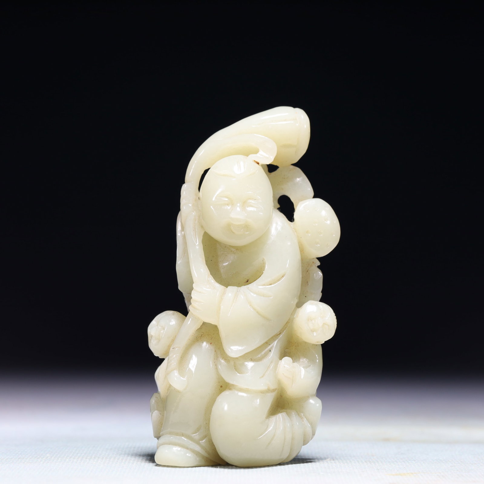 An Exquisite White Jade Figure Ornament: An Exquisite White Jade Figure Ornament,Qing Dynasty,China,Size:1.6inx1.4inx3.9in,Weight:207g 白玉人物摆件,中国清代