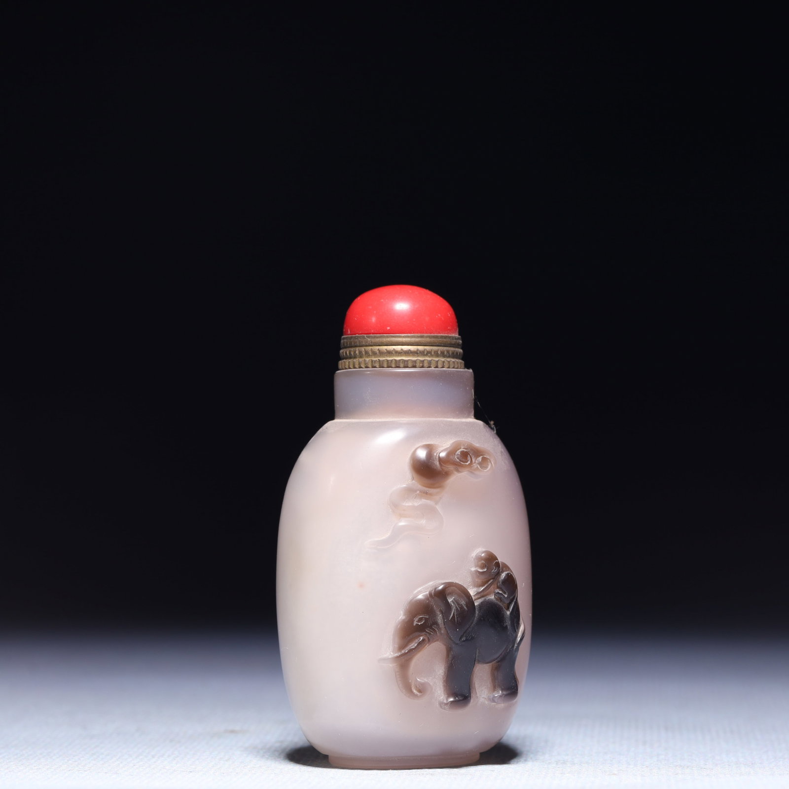 An Exquisite Agate Elephant Pattern Snuff Bottle - 3