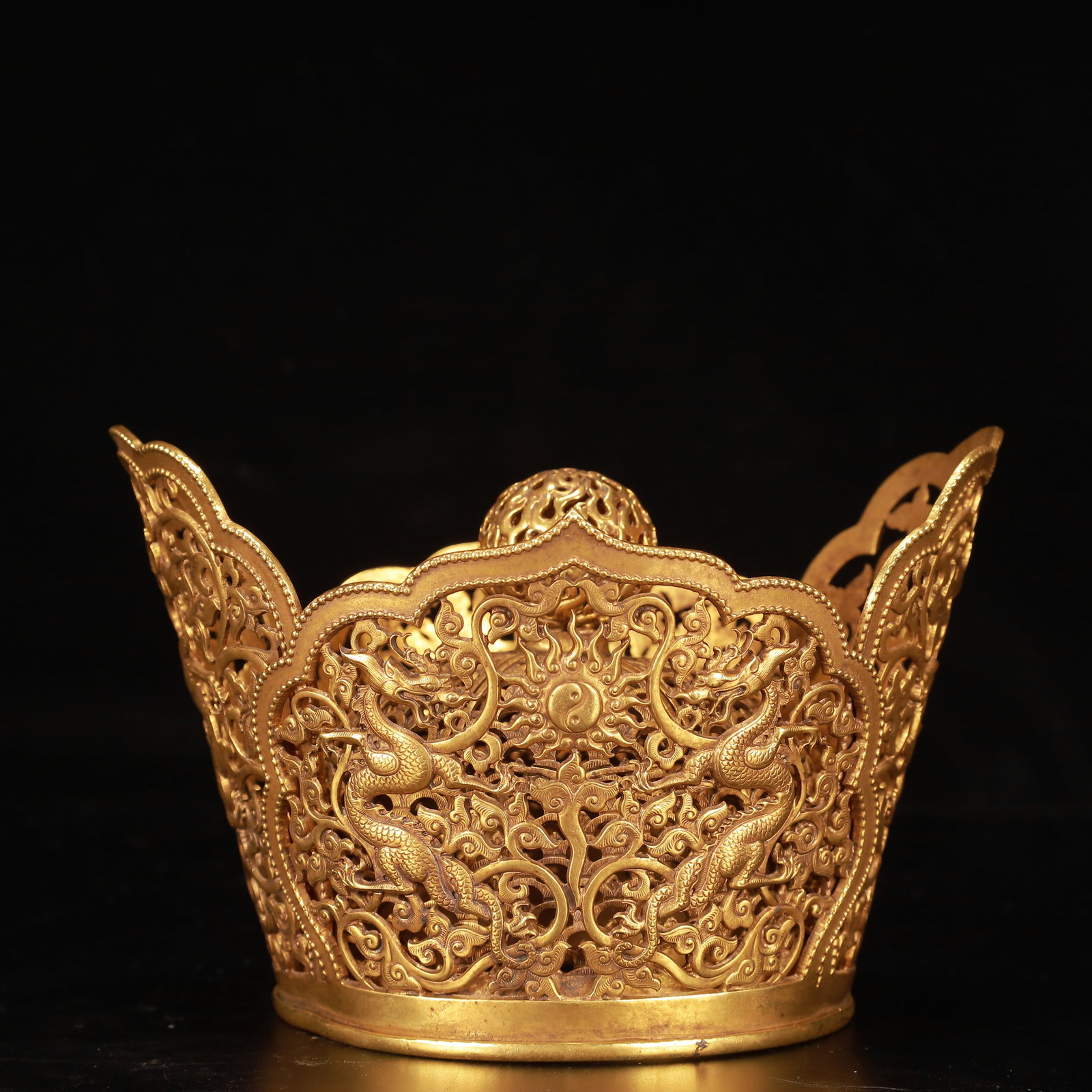 An Exquisite Cloisonne Gilt Dragon coronet: An Exquisite Cloisonne Gilt Dragon coronet,Qing Dynasty, China,Size:6.7inx5.5inx4.3in,Weight:600g 掐丝珐琅鎏金龙冠,中国清代