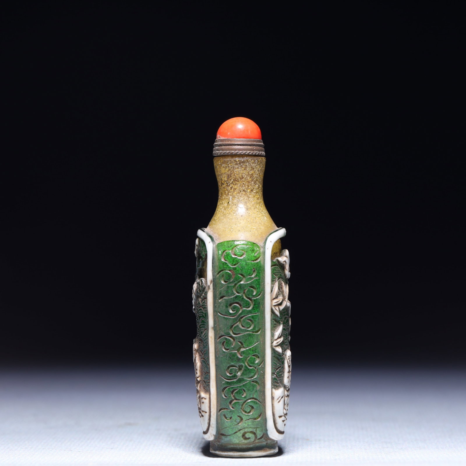 An Exquisite Glass Figure Pattern Snuff Bottle - 3