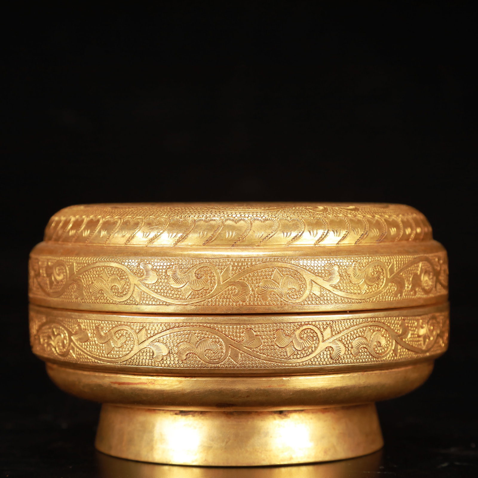 An Exquisite Gilt Bronze Deer Pattern Jar with Cover - 3
