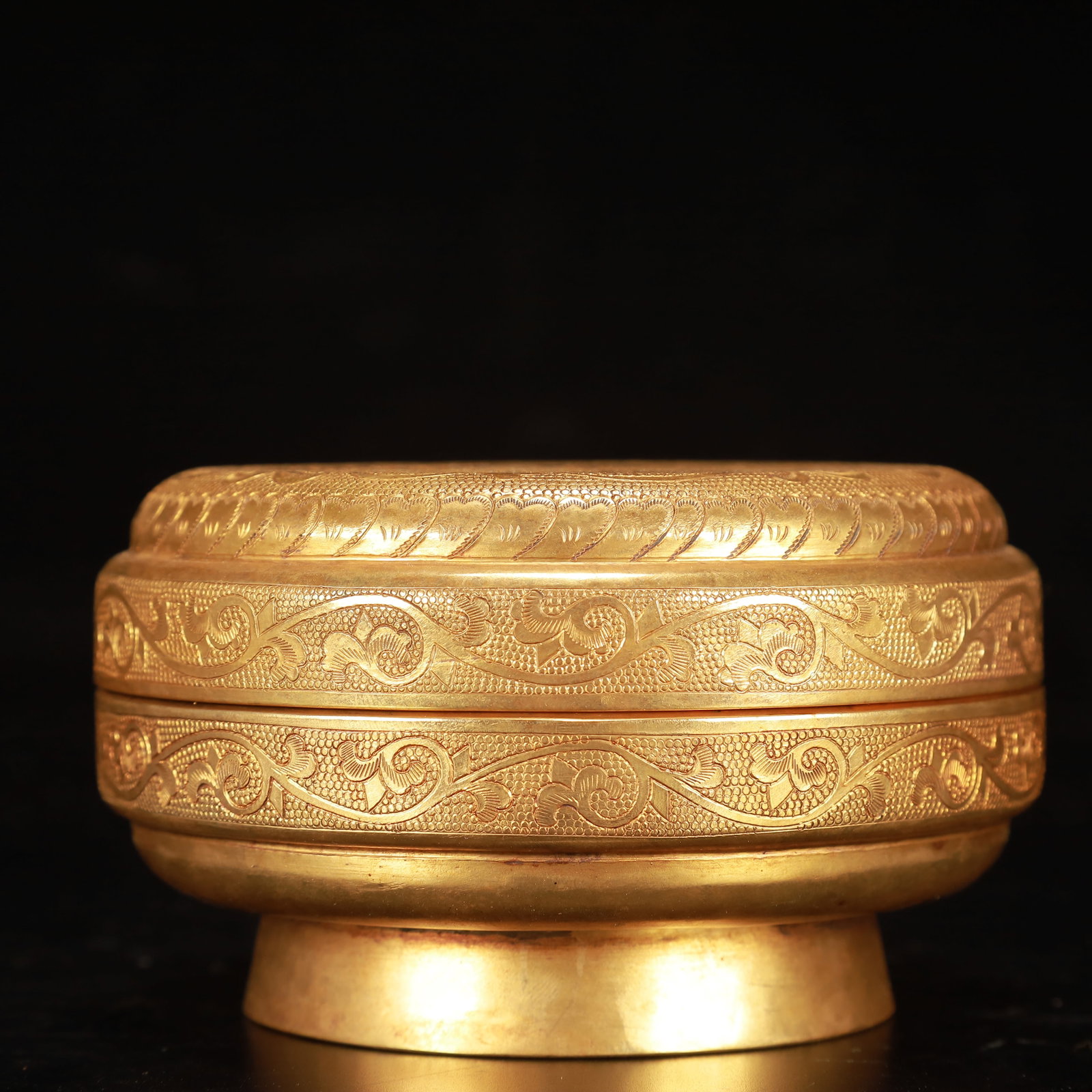 An Exquisite Gilt Bronze Deer Pattern Jar with Cover - 4