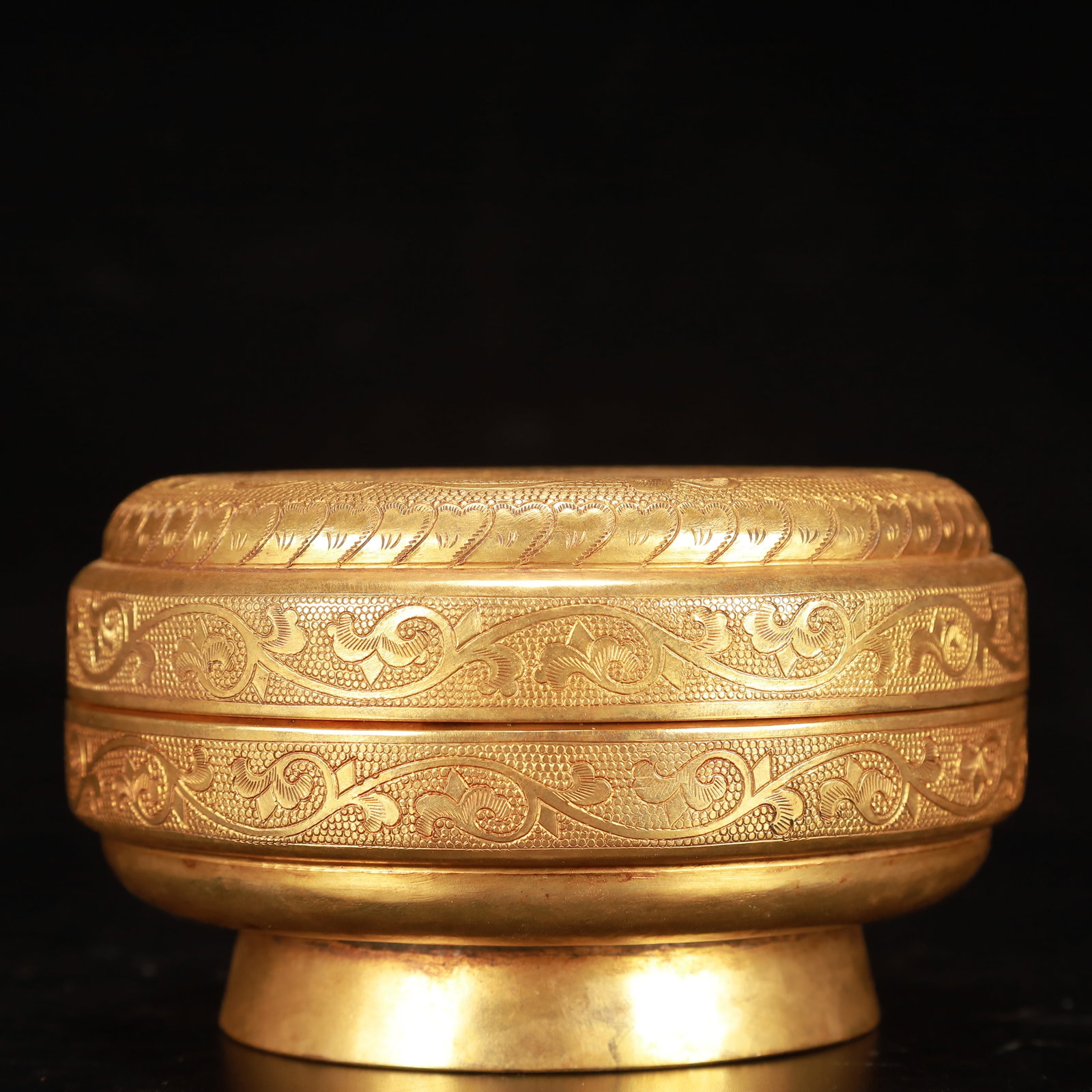 An Exquisite Gilt Bronze Deer Pattern Jar with Cover - 5
