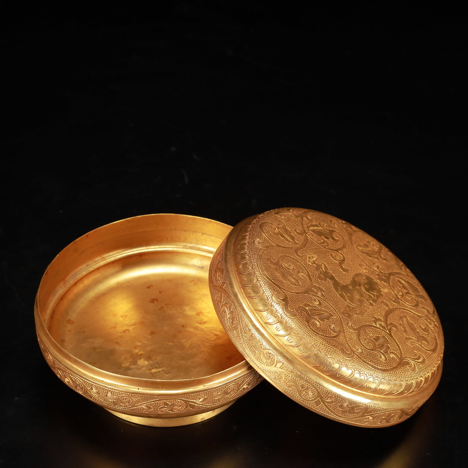 An Exquisite Gilt Bronze Deer Pattern Jar with Cover - 7