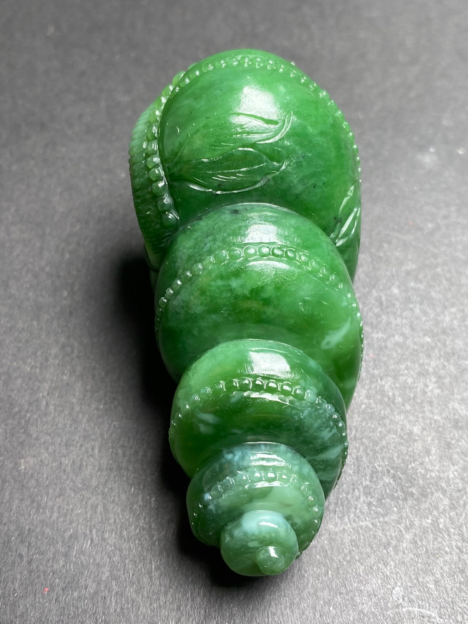 An Exquisite Jasper Figure Pattern Conch Hand Piece - 5