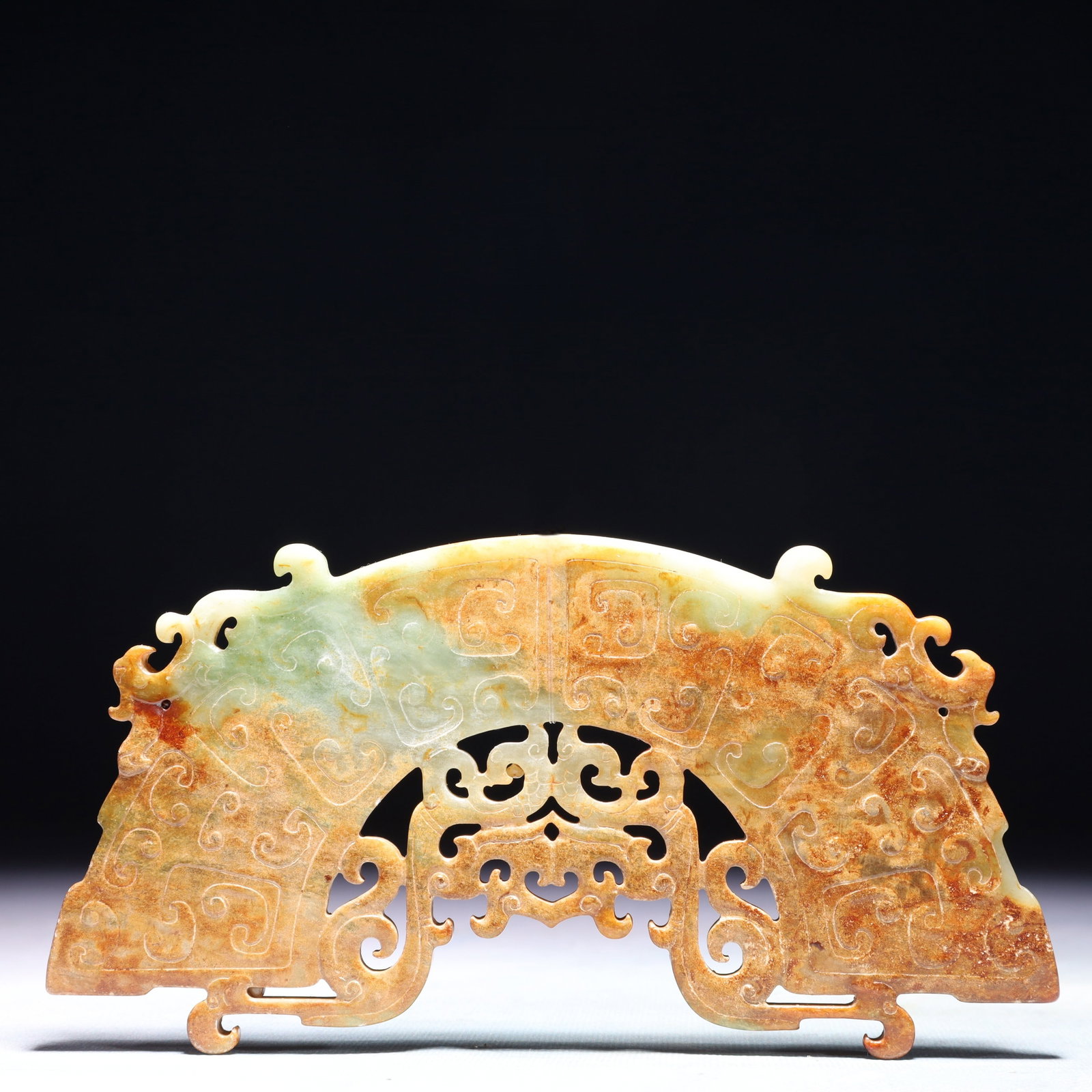 An Exquisite White Jade Dragon Pattern Pendant: An Exquisite White Jade Dragon Pattern Pendant,Qing Dynasty,China,Size:7.3inx3.5in,Weight:191.4g 白玉龙纹挂件,中国清代