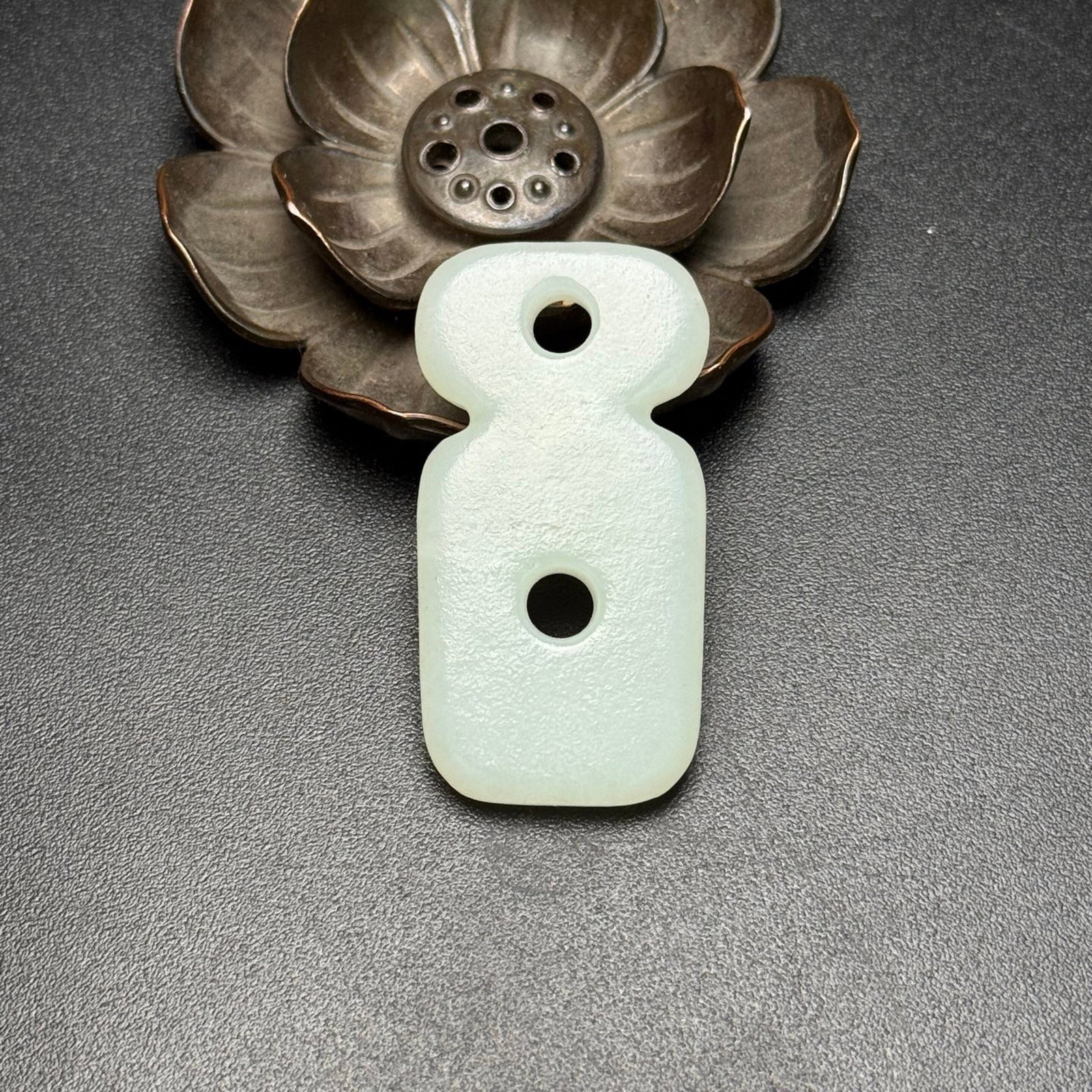 An Exquisite White Jade Pendant: An Exquisite White Jade Pendant,Qing Dynasty,China,Size:46mmx24mmx5mm,Weight:13g 白玉挂件,中国清代