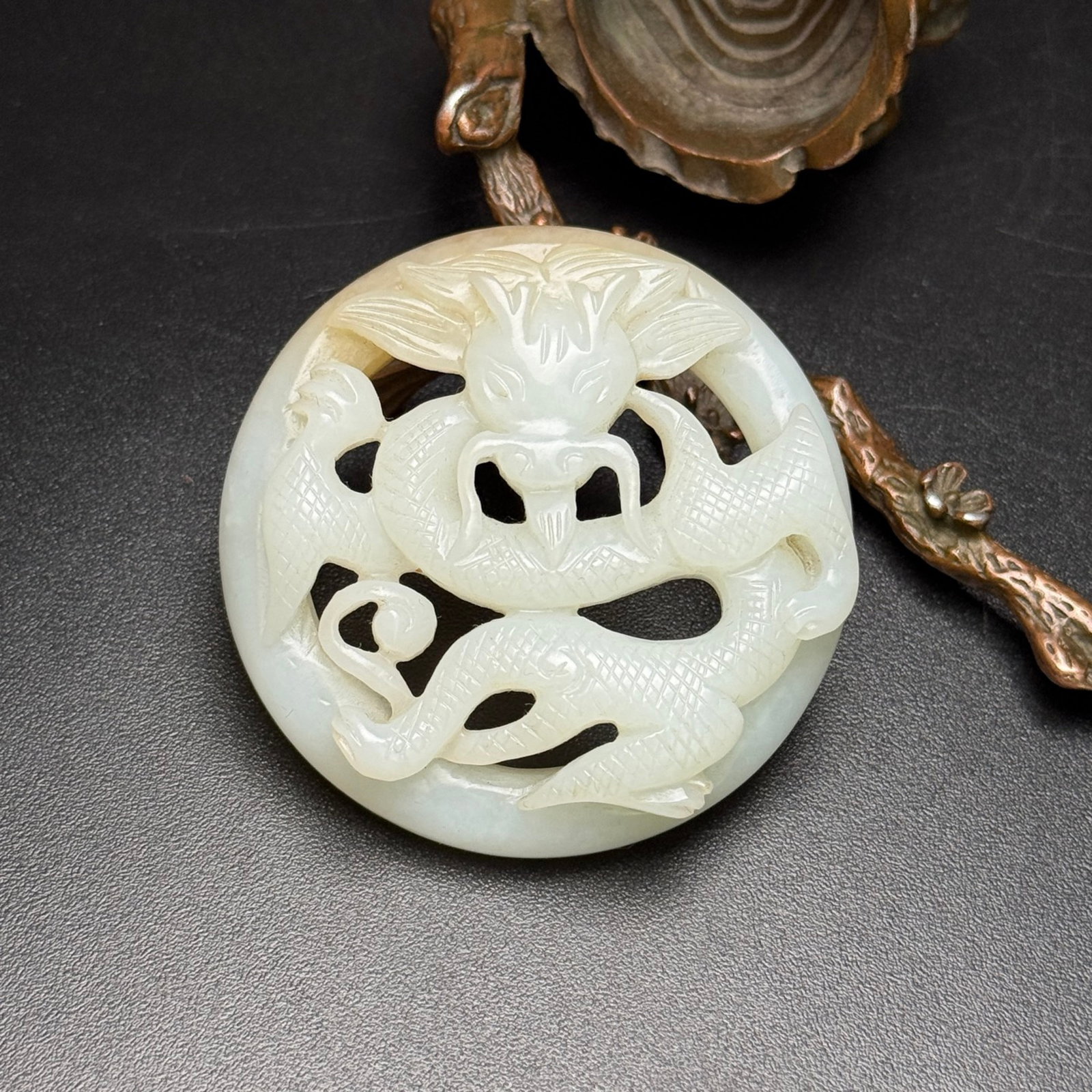 An Exquisite White Jade Hollow Dragon Pattern Pendant: An Exquisite White Jade Hollow Dragon Pattern Pendant,Qing Dynasty,China,Size:55mmx15mm,Weight:43g 白玉镂空龙纹挂件,中国清代