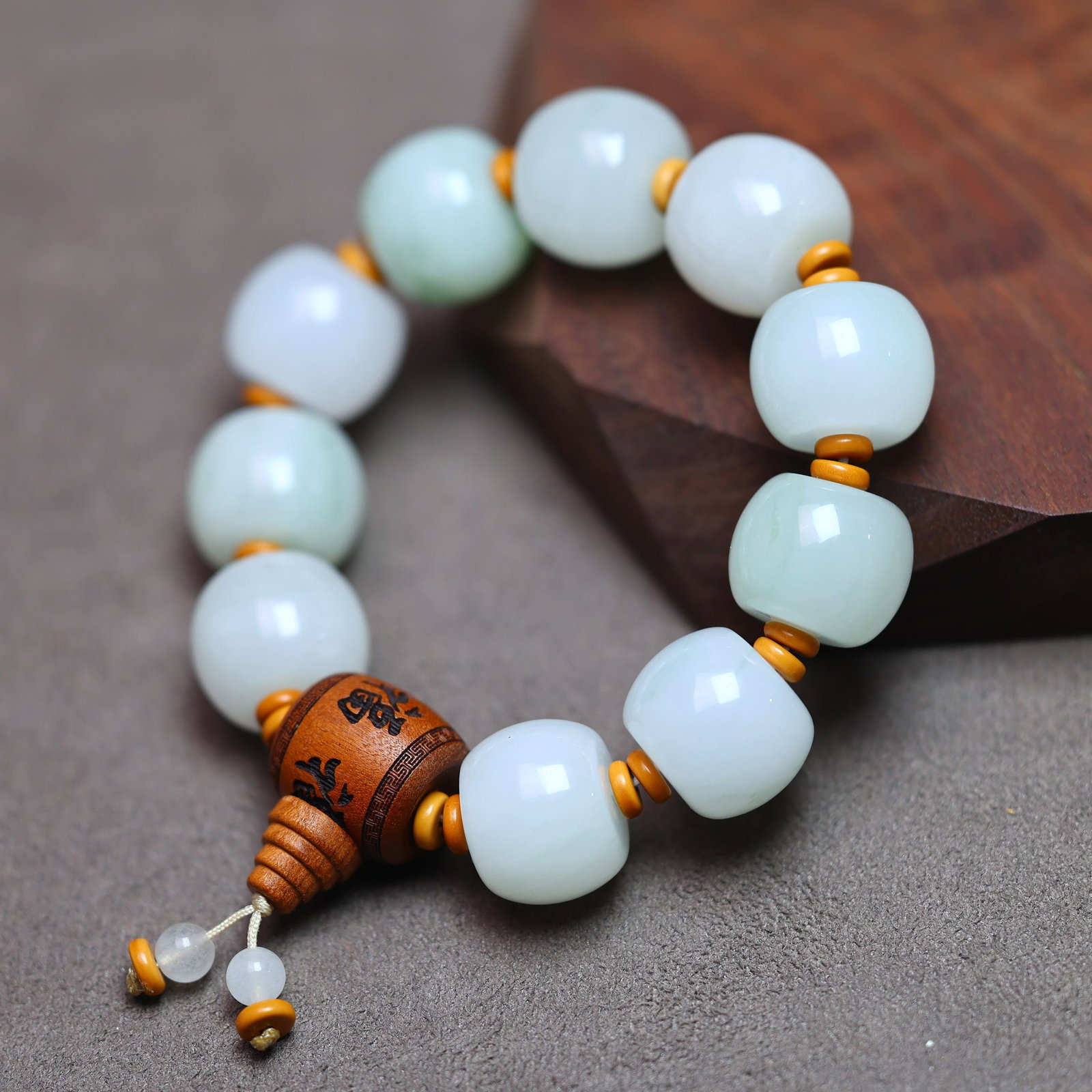 An Exquisite White Jade Bracelets - 2