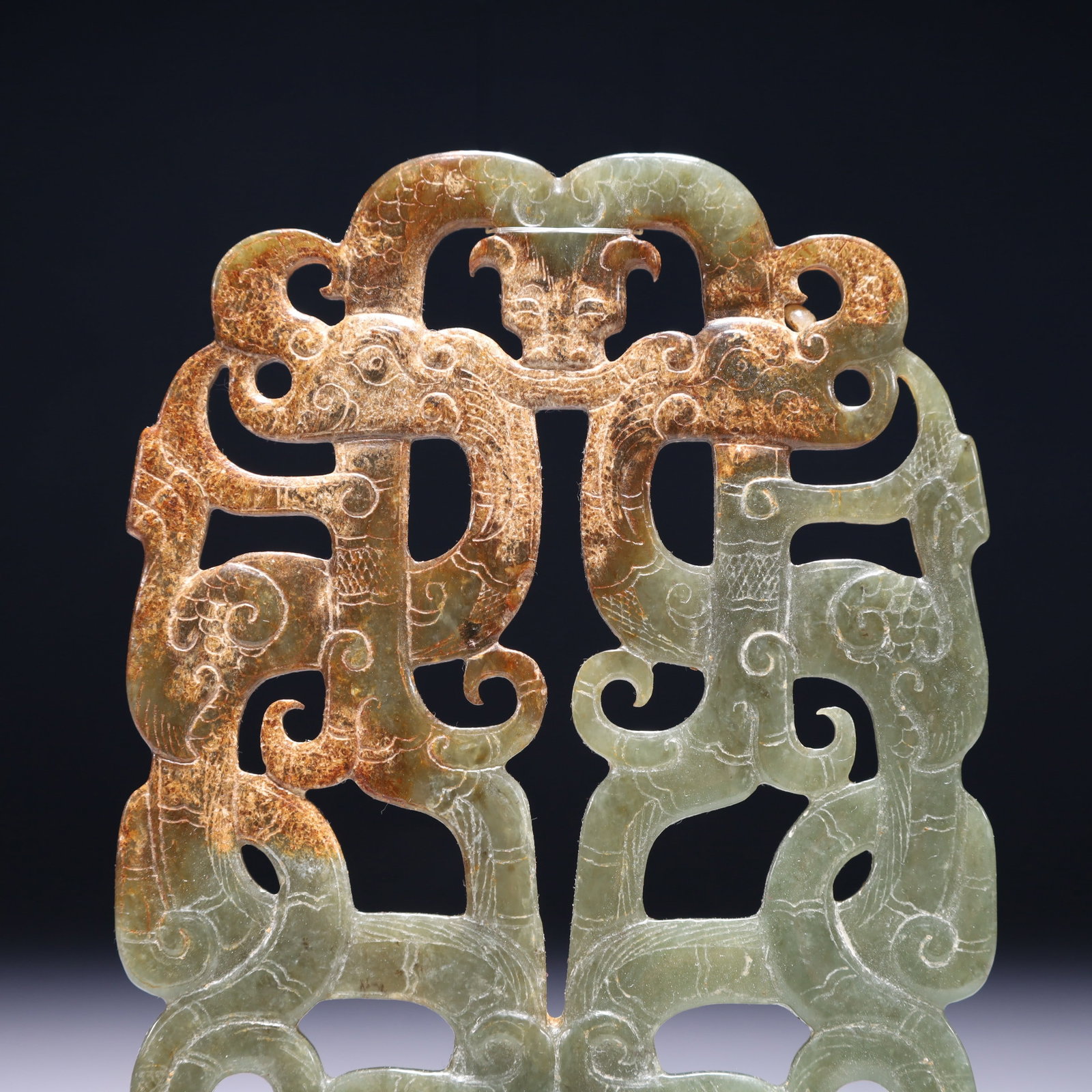 An Exquisite Green Jade Dragon Pattern Pendant - 2