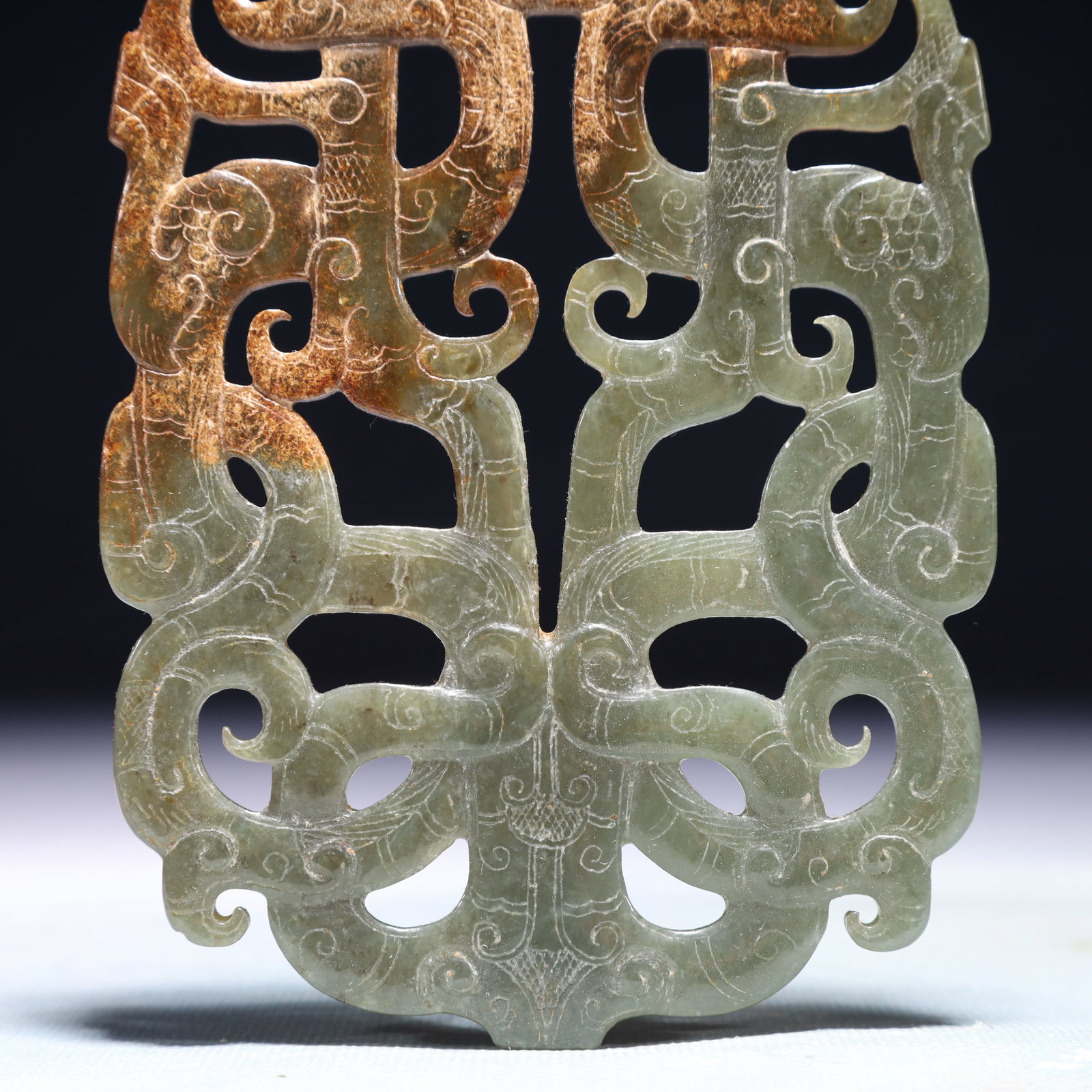 An Exquisite Green Jade Dragon Pattern Pendant - 3