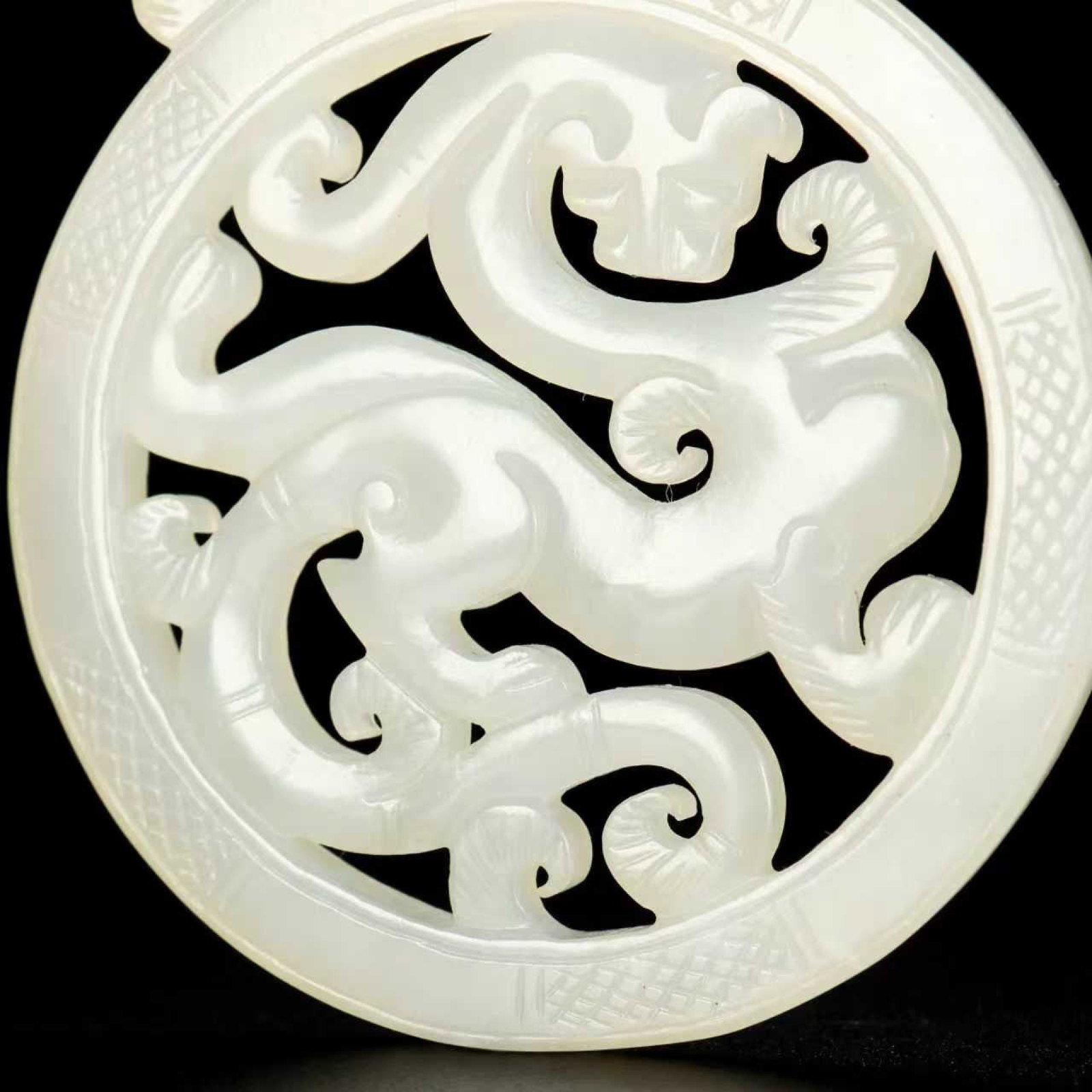 An Exquisite White Jade Chi-Dragon Pattern Pendant - 6