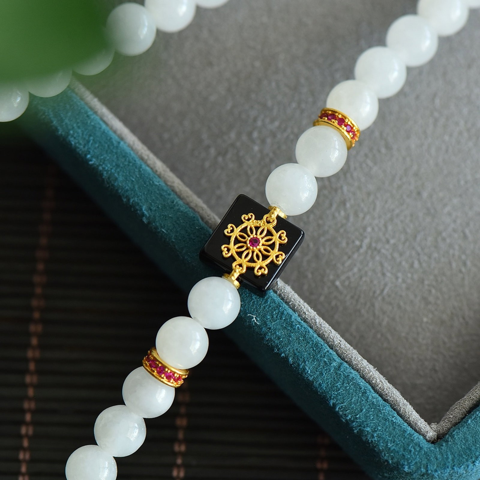 An Exquisite White Jade Bracelets - 3