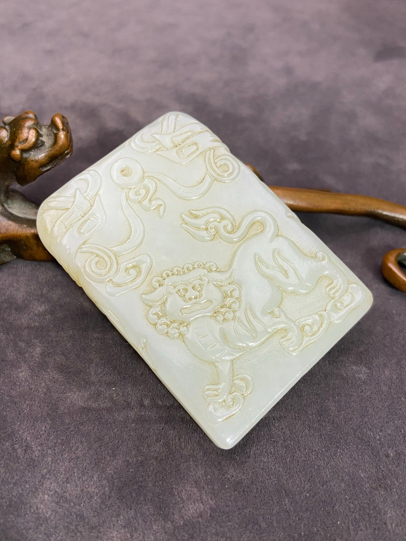 An Exquisite White Jade Lion Pattern Pendant - 5