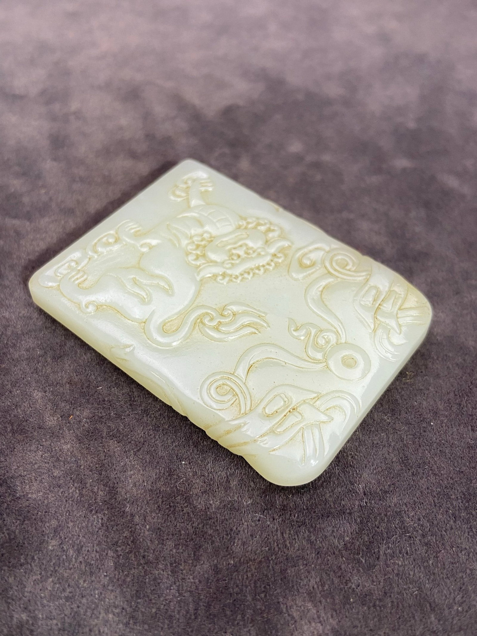An Exquisite White Jade Lion Pattern Pendant - 7