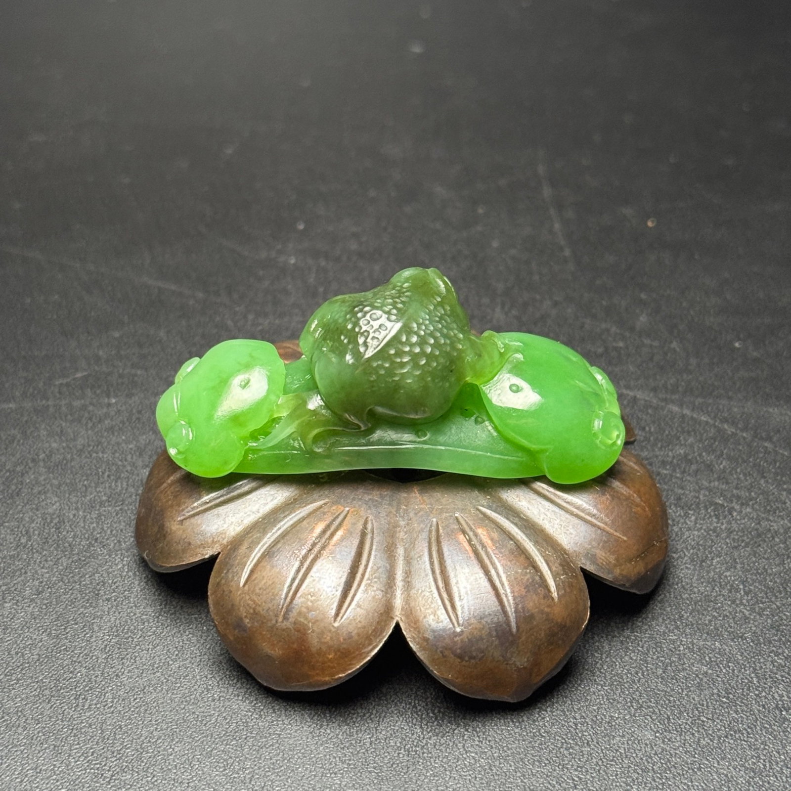 An Exquisite Jasper Golden Toad Ruyi Pattern Hand Piece - 2