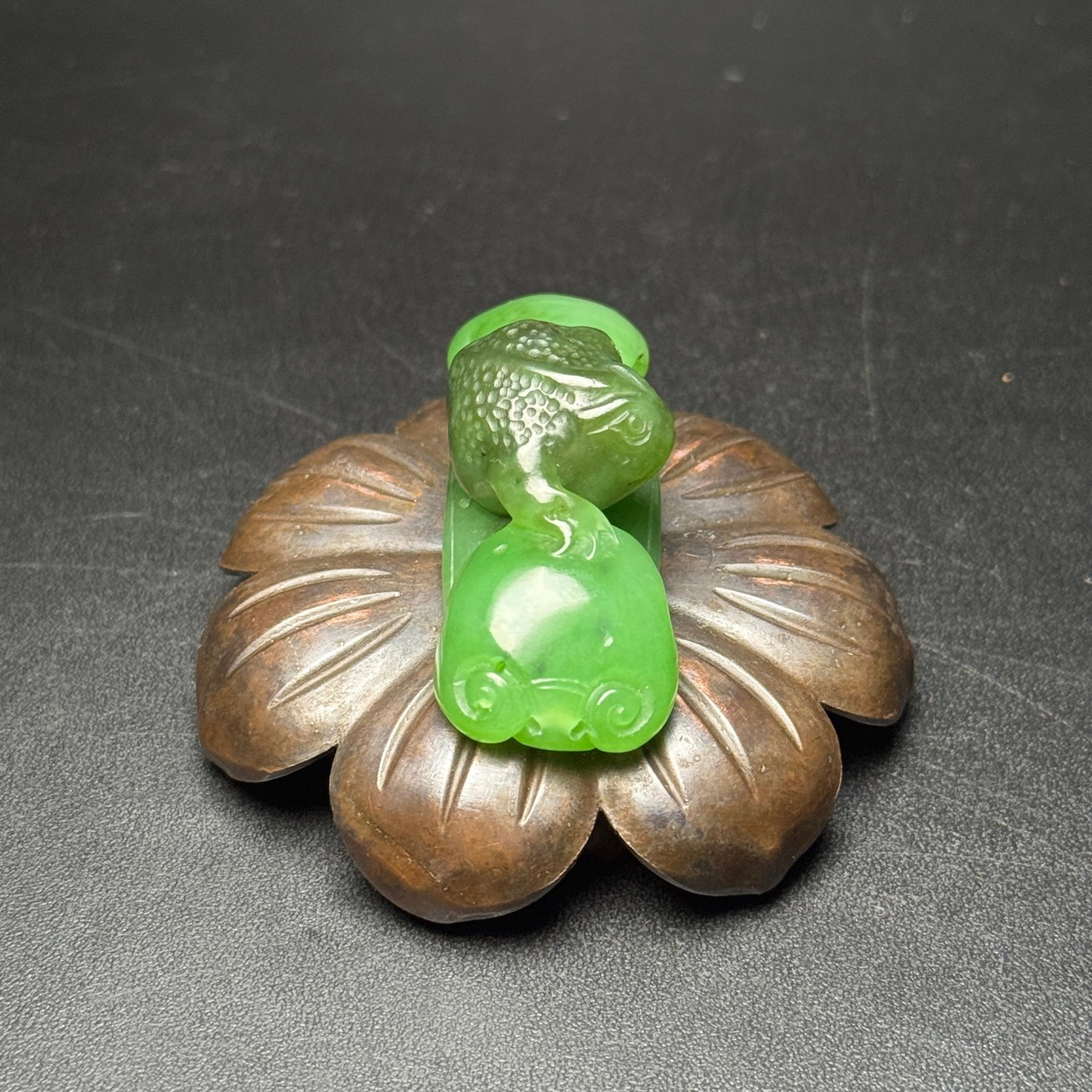 An Exquisite Jasper Golden Toad Ruyi Pattern Hand Piece - 3
