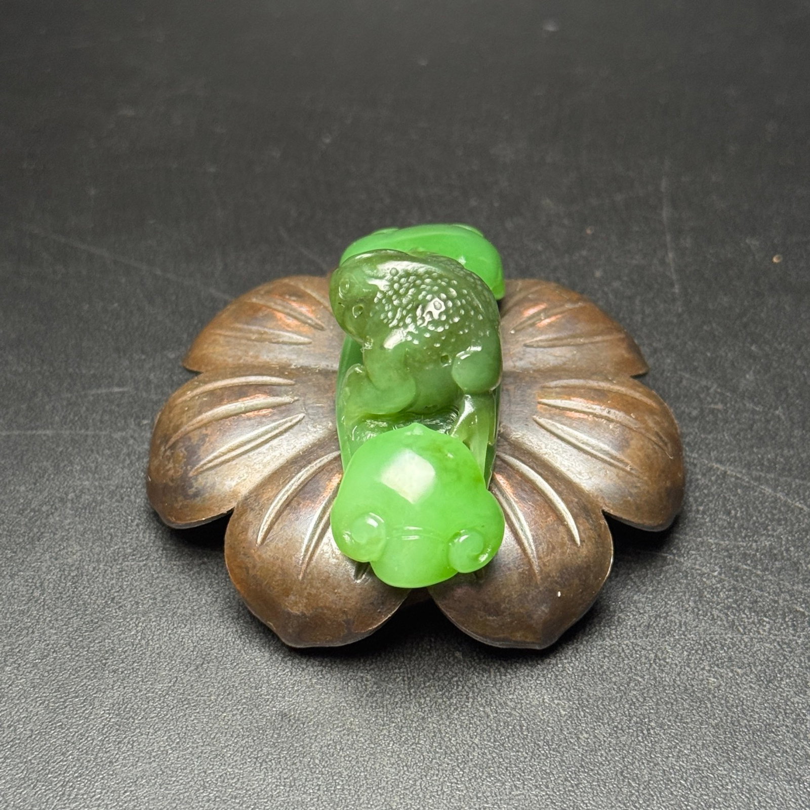 An Exquisite Jasper Golden Toad Ruyi Pattern Hand Piece - 4