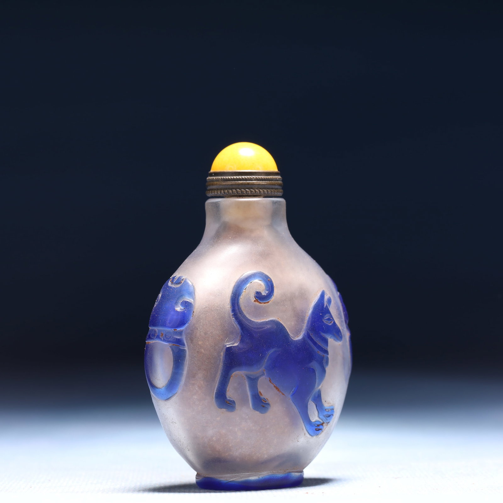 An Exquisite Glass Dog Pattern Snuff Bottle - 3
