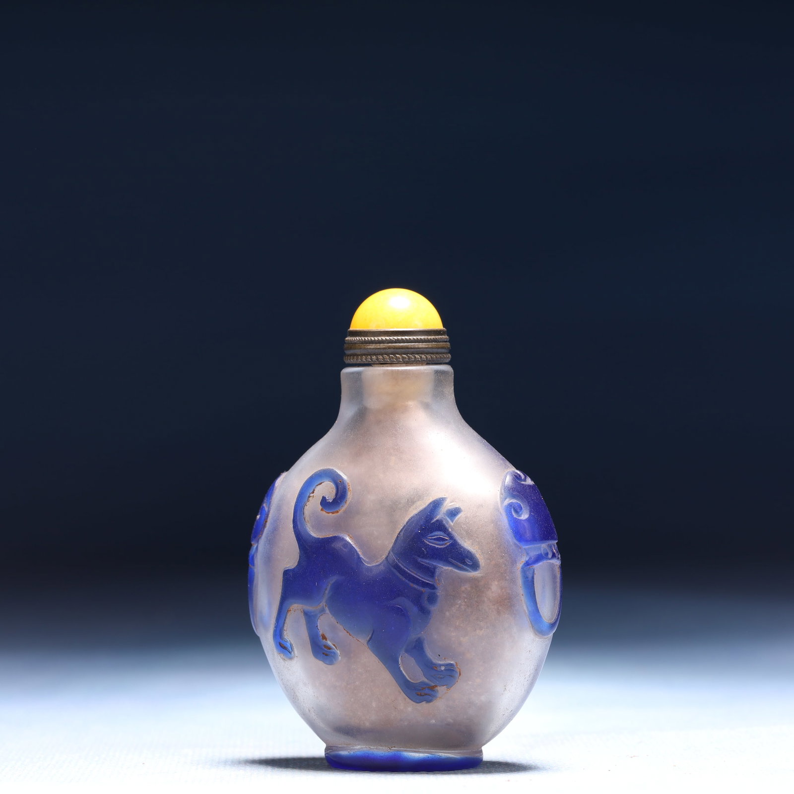 An Exquisite Glass Dog Pattern Snuff Bottle - 5