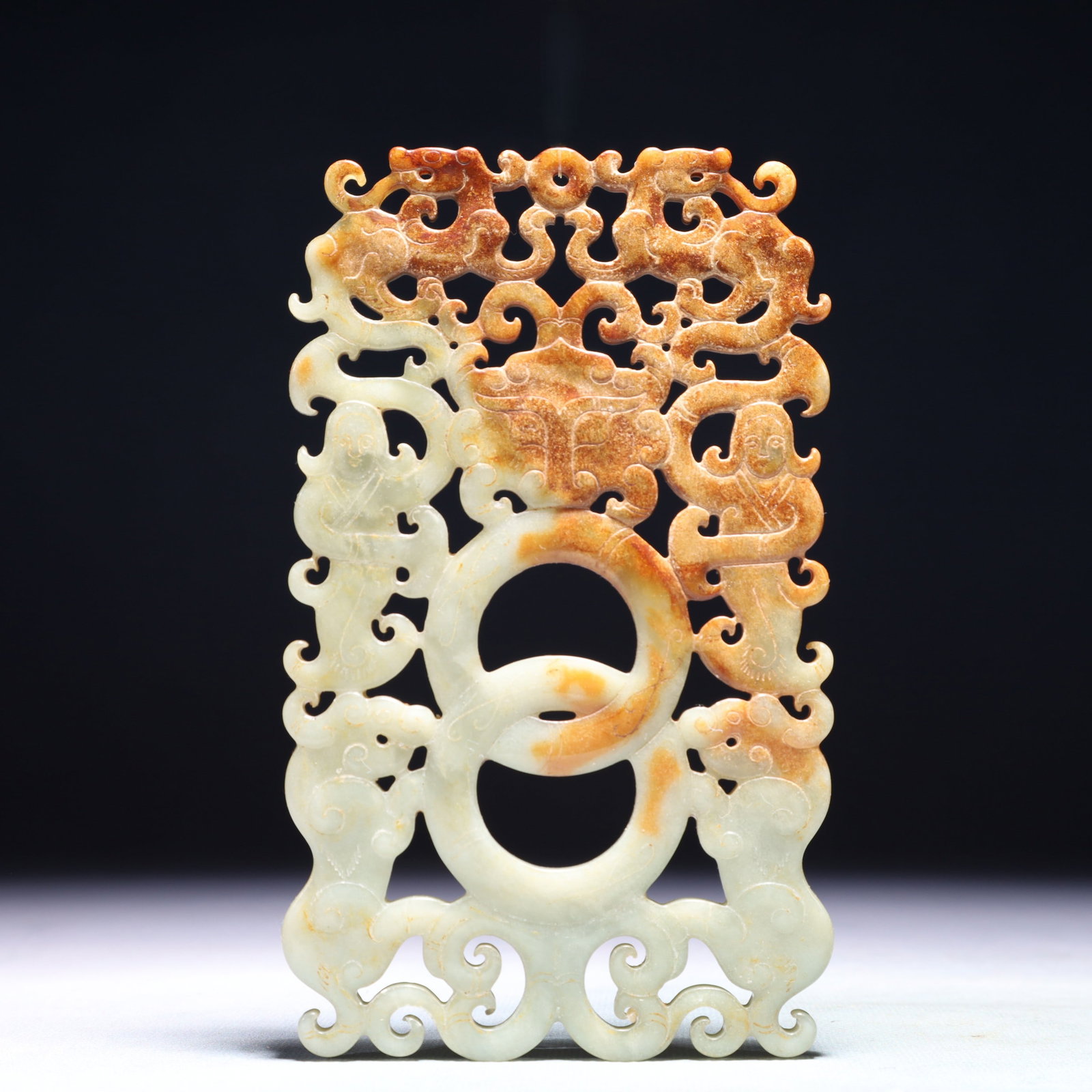 An Exquisite White Jade Figure Pattern Pendant: An Exquisite White Jade Figure Pattern Pendant,Qing Dynasty,China,Size:3.5inx5.9in,Weight:187g 白玉人物纹挂件,中国清代