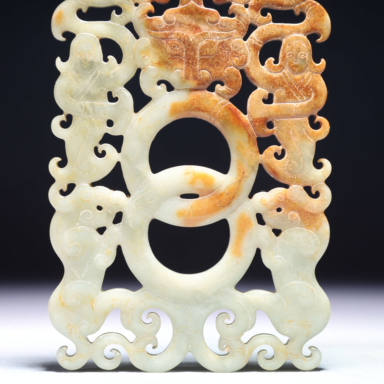 An Exquisite White Jade Figure Pattern Pendant - 3