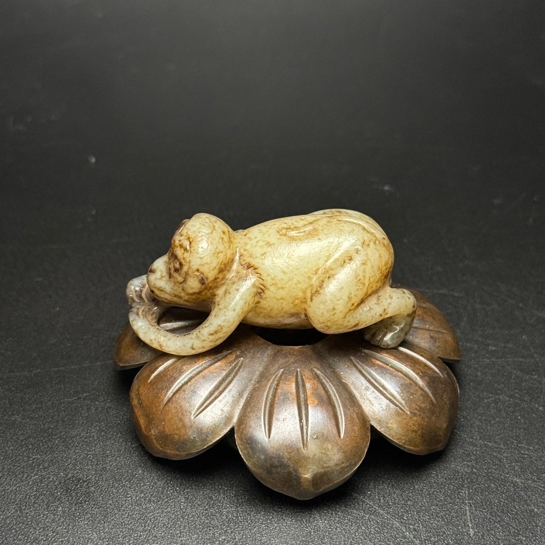 An Exquisite White Jade Monkey Pendant - 2