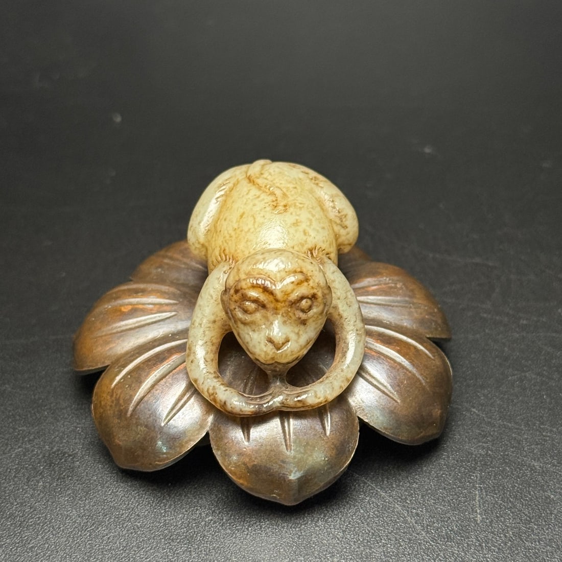 An Exquisite White Jade Monkey Pendant - 4