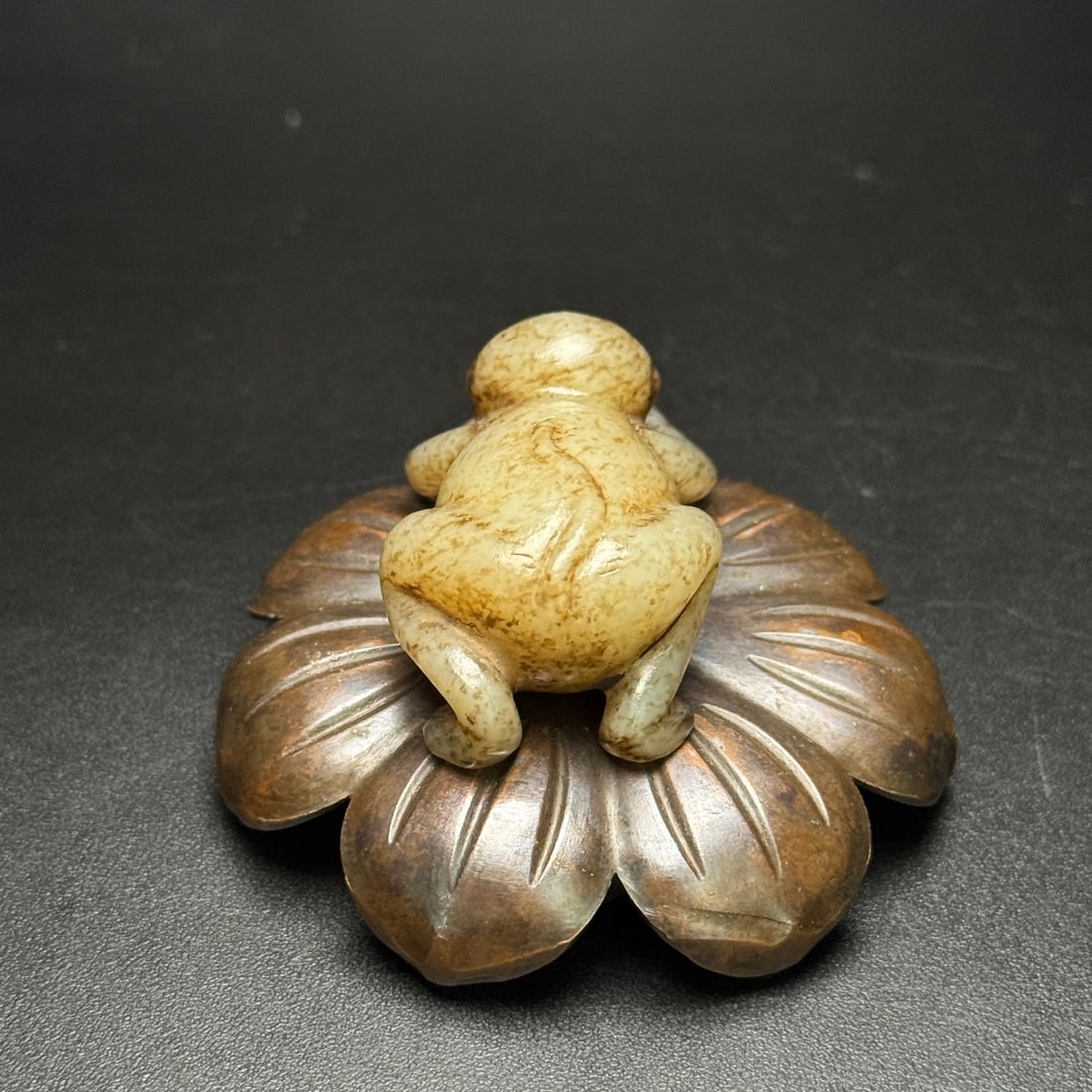 An Exquisite White Jade Monkey Pendant - 5