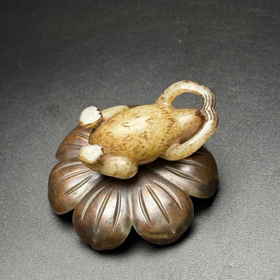 An Exquisite White Jade Monkey Pendant - 7