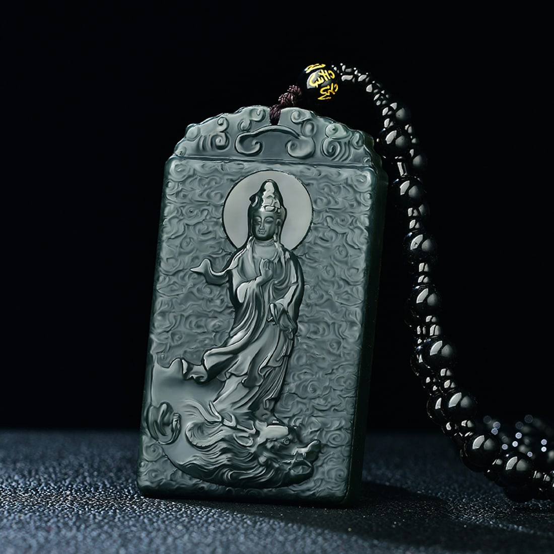 An Exquisite Sapphire Auspicious Cloud and Avalokitesvara Pattern Pendant: An Exquisite Sapphire Auspicious Cloud and Avalokitesvara Pattern Pendant,Size:40mmx70mm (寓意)寓意吉祥 平安 普度众生 青&#