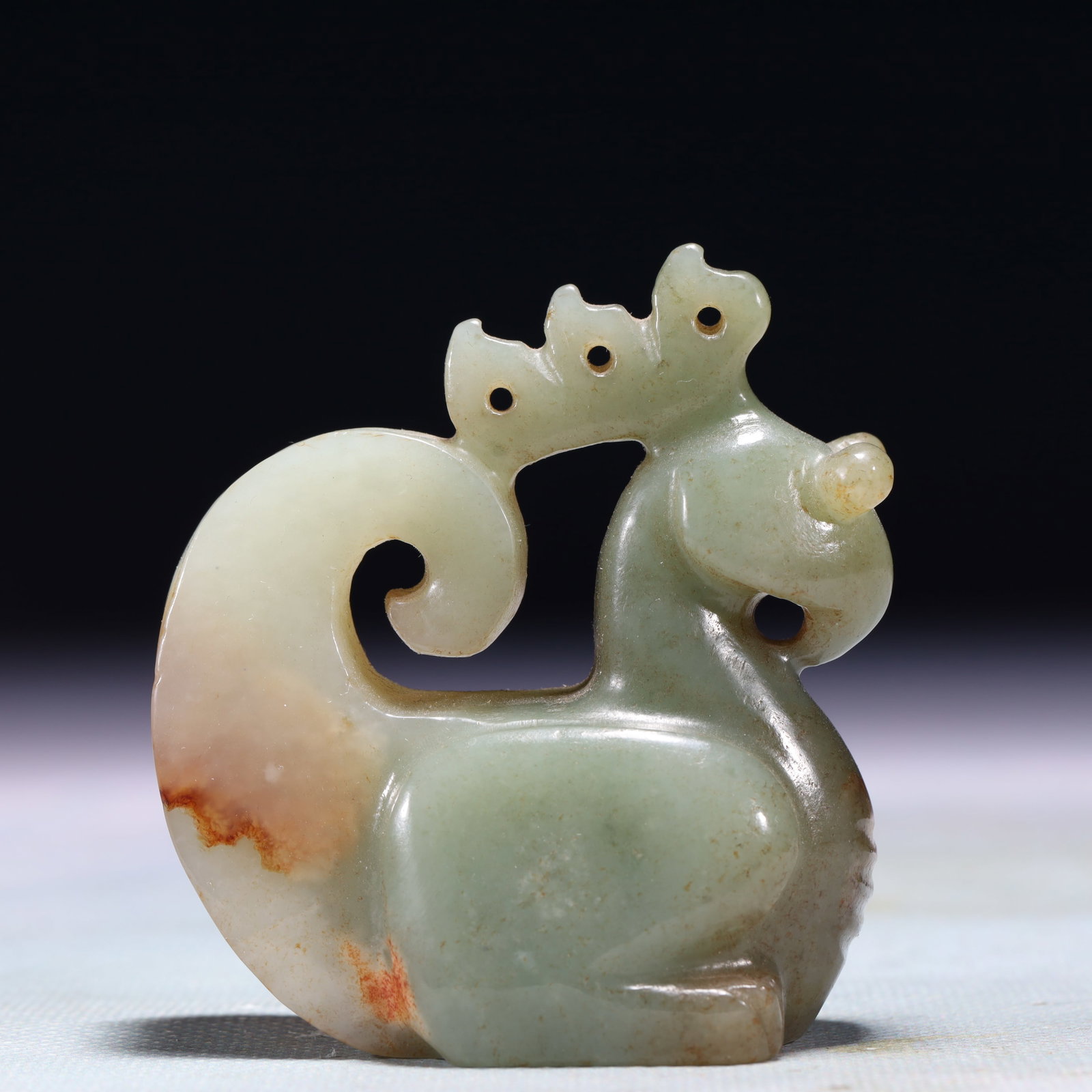 An Exquisite White Jade Beast Ornament: An Exquisite White Jade Beast Ornament,Qing Dynasty,China,Size:2.6inx1.6inx2.8in,Weight:184.6g 白玉兽摆件,中国清代