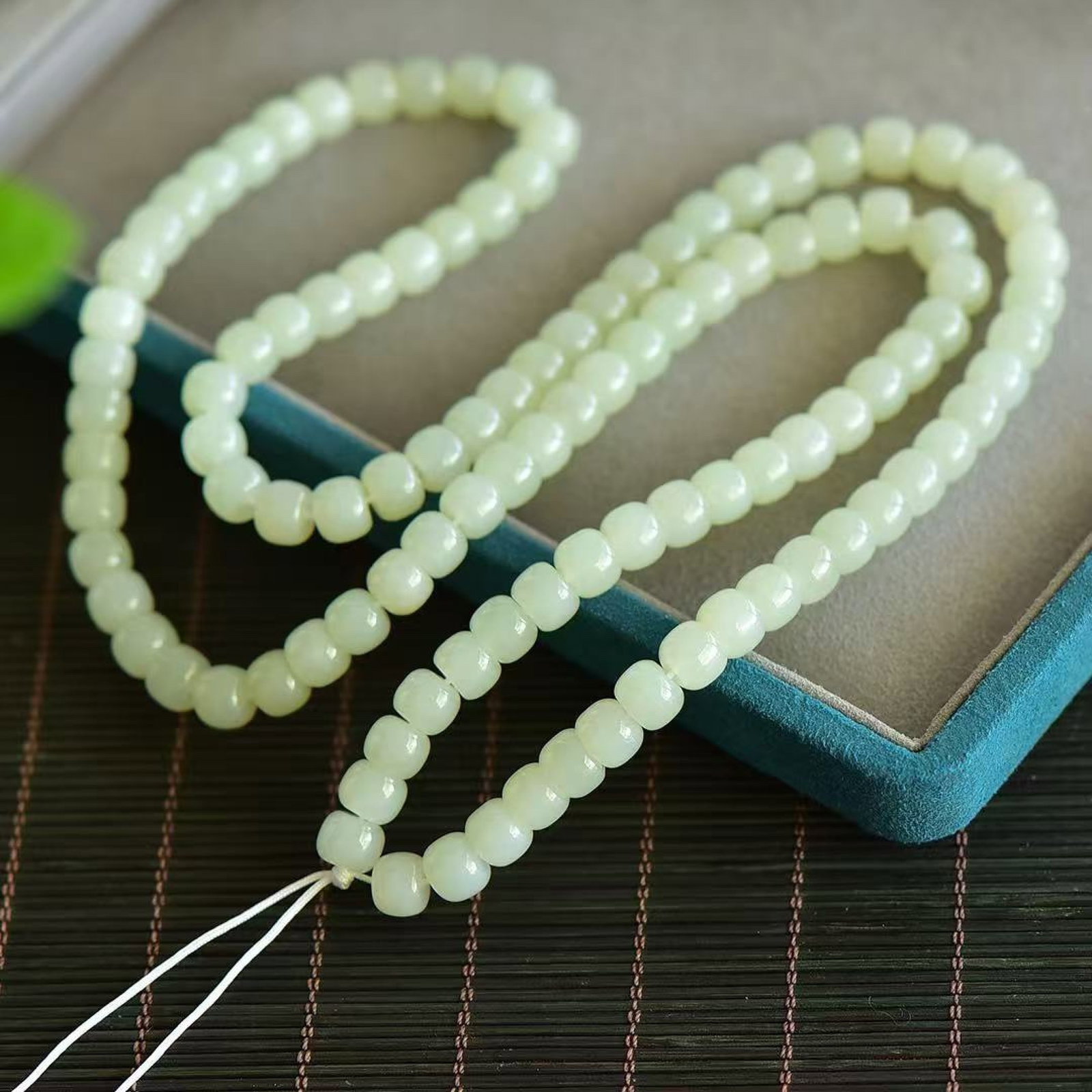 An Exquisite White Jade Bracelets - 3