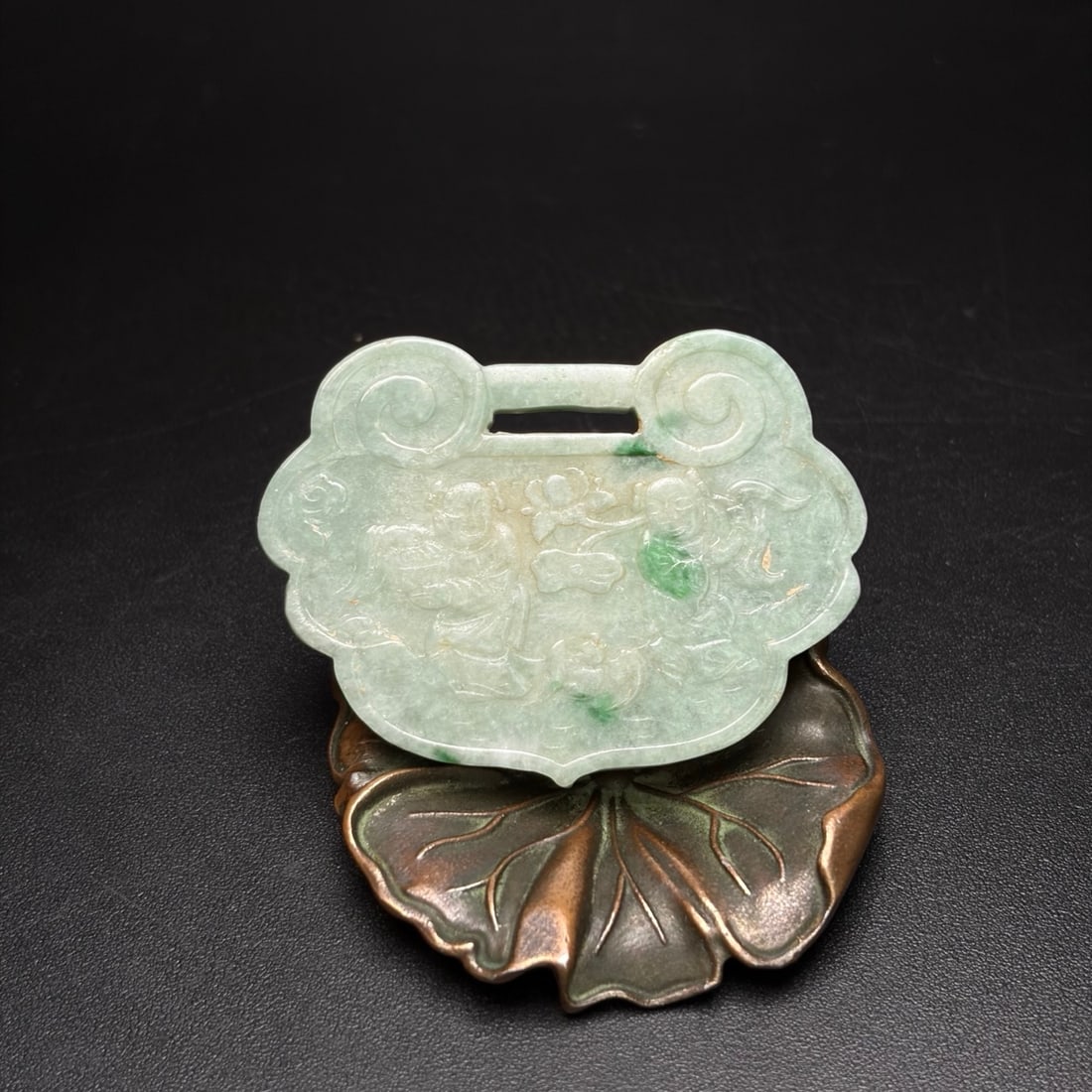 An Exquisite Jadeite Figure Pattern Pendant - 4