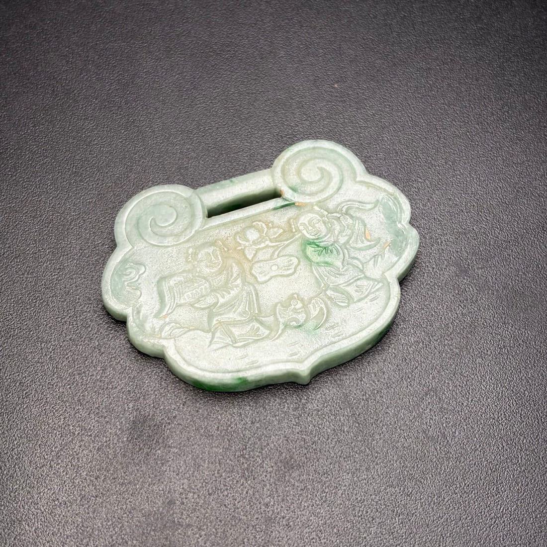 An Exquisite Jadeite Figure Pattern Pendant - 7