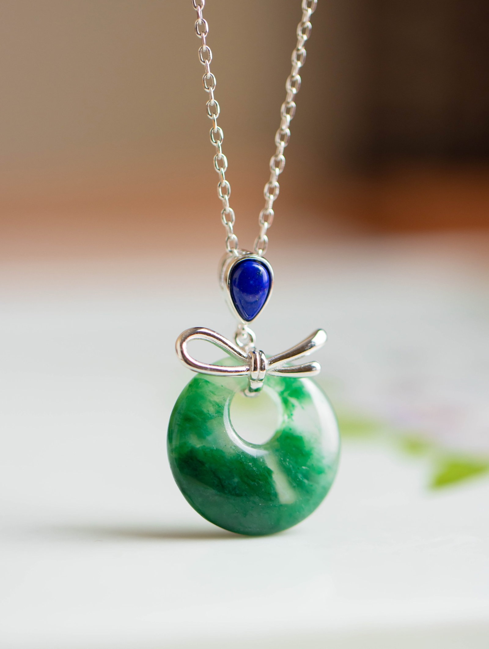 An Exquisite Sterling Silver Inlaid Jadeite Pendant,Inlaid Lapis Lazuli: An Exquisite Sterling Silver Inlaid Jadeite Pendant,Inlaid Lapis Lazuli 纯银镶翡翠吊坠,嵌青金石
