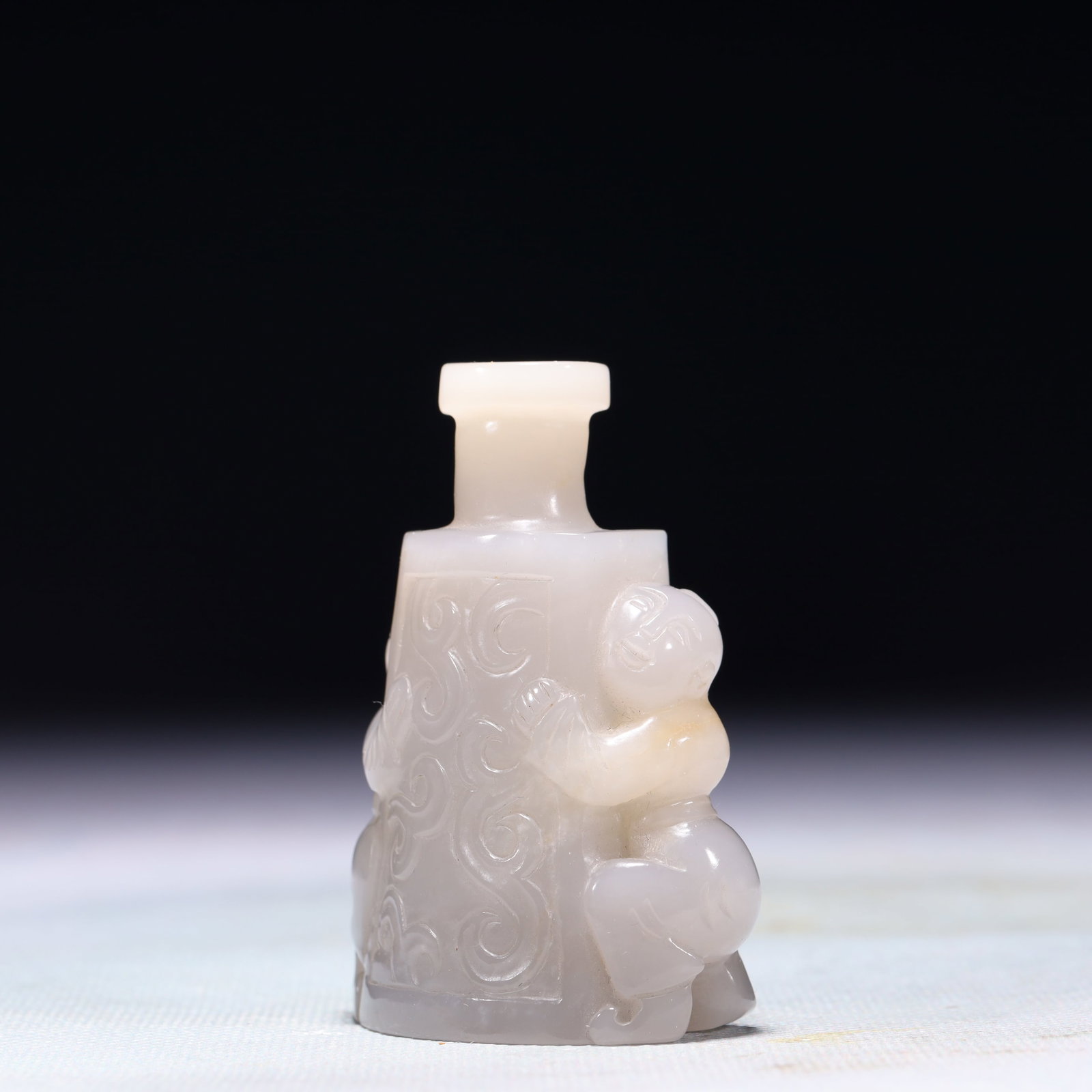 An Exquisite White Jade Figure Pattern Chime - 2