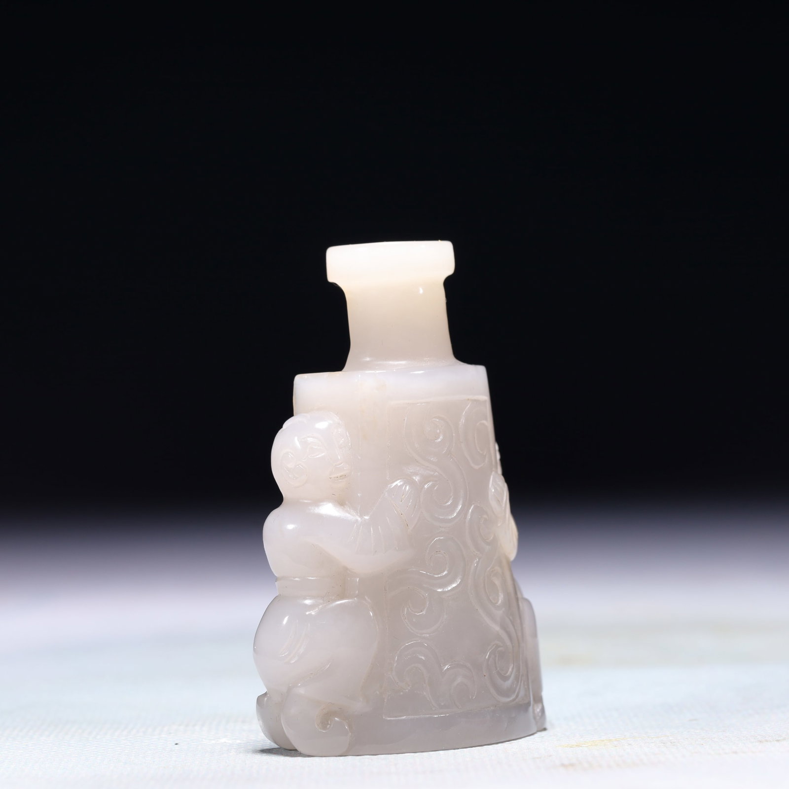 An Exquisite White Jade Figure Pattern Chime - 3